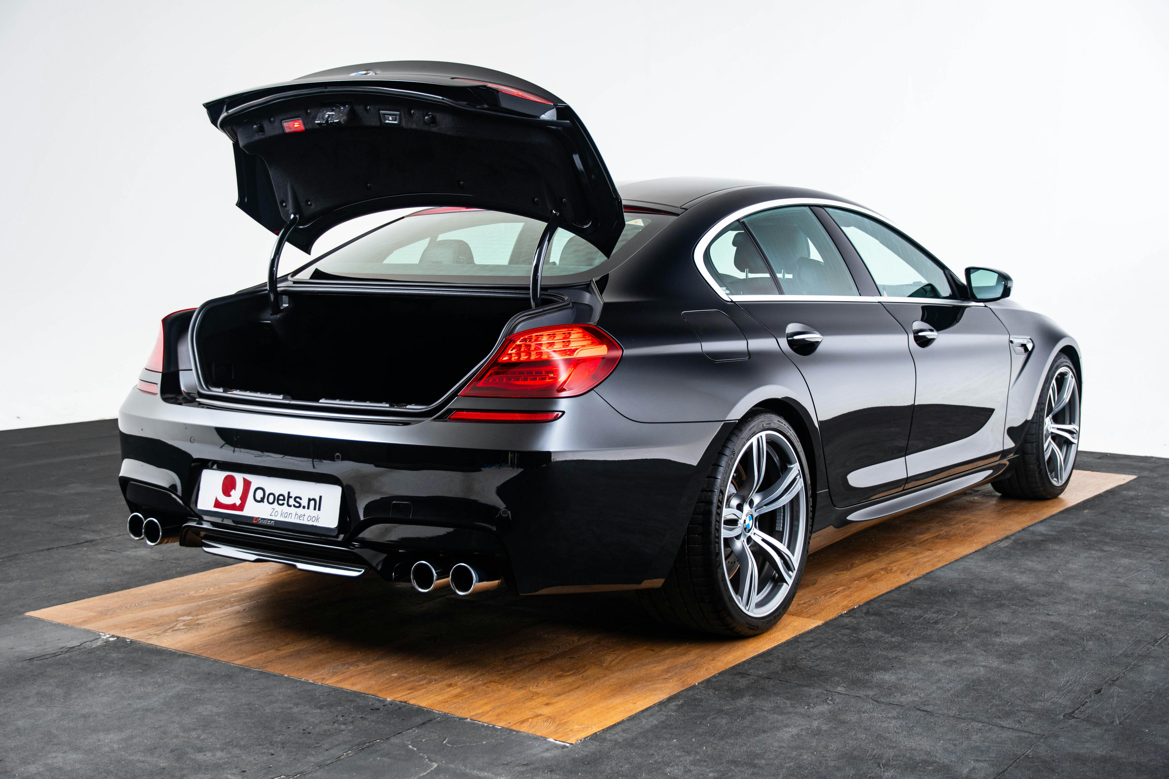 Car image 14