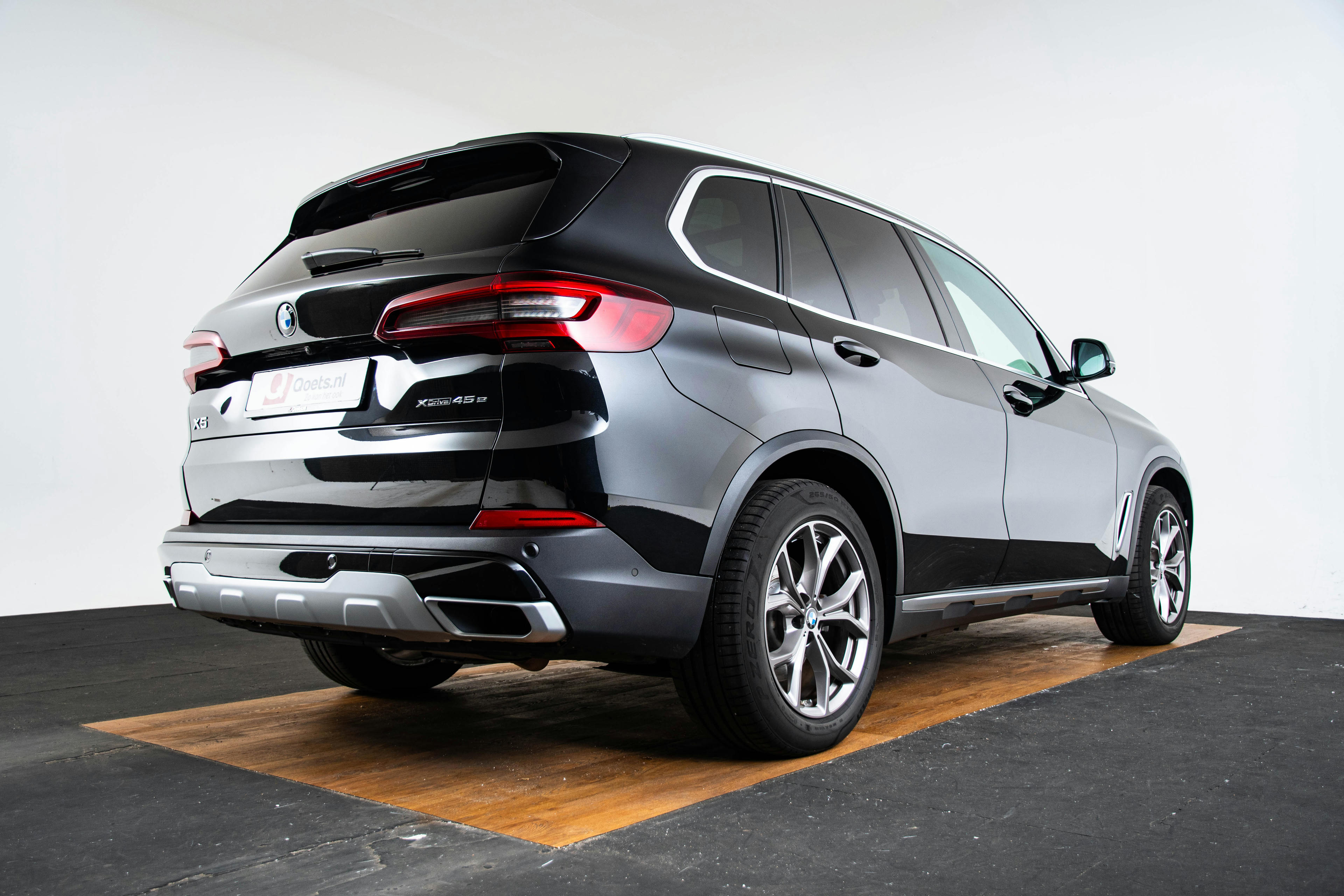 Car image 15