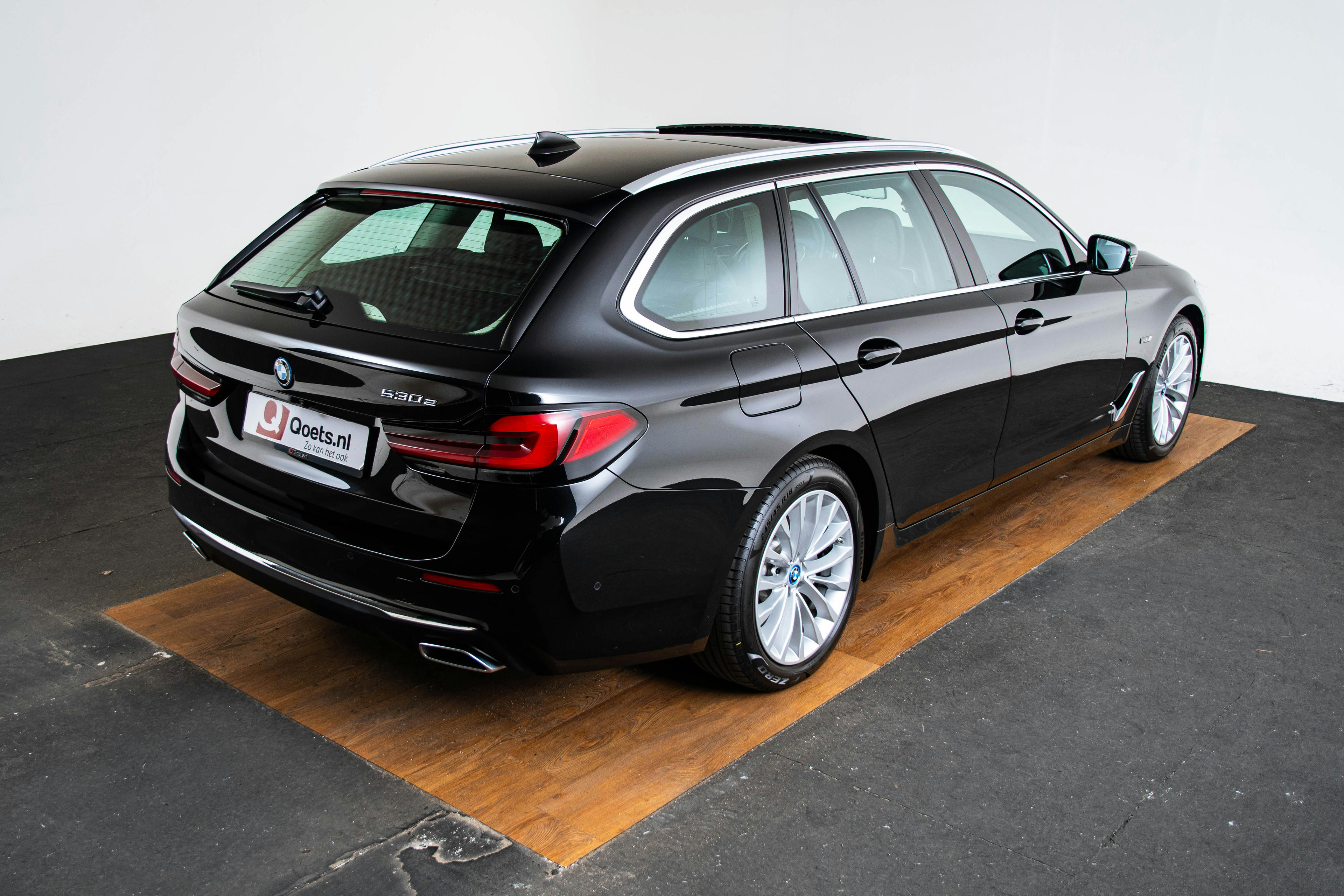 Car image 17