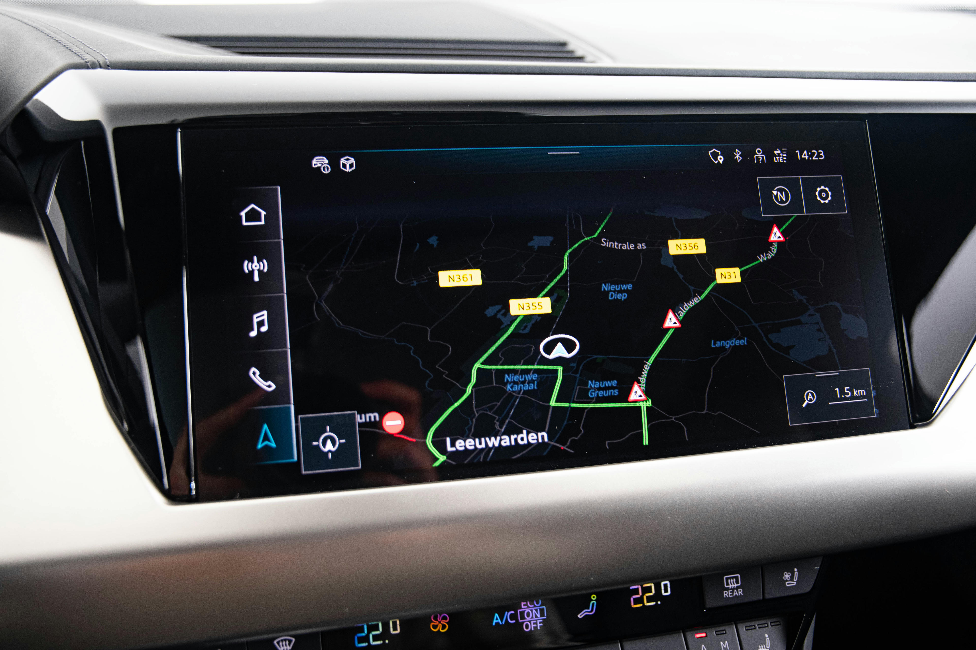 Car image 15