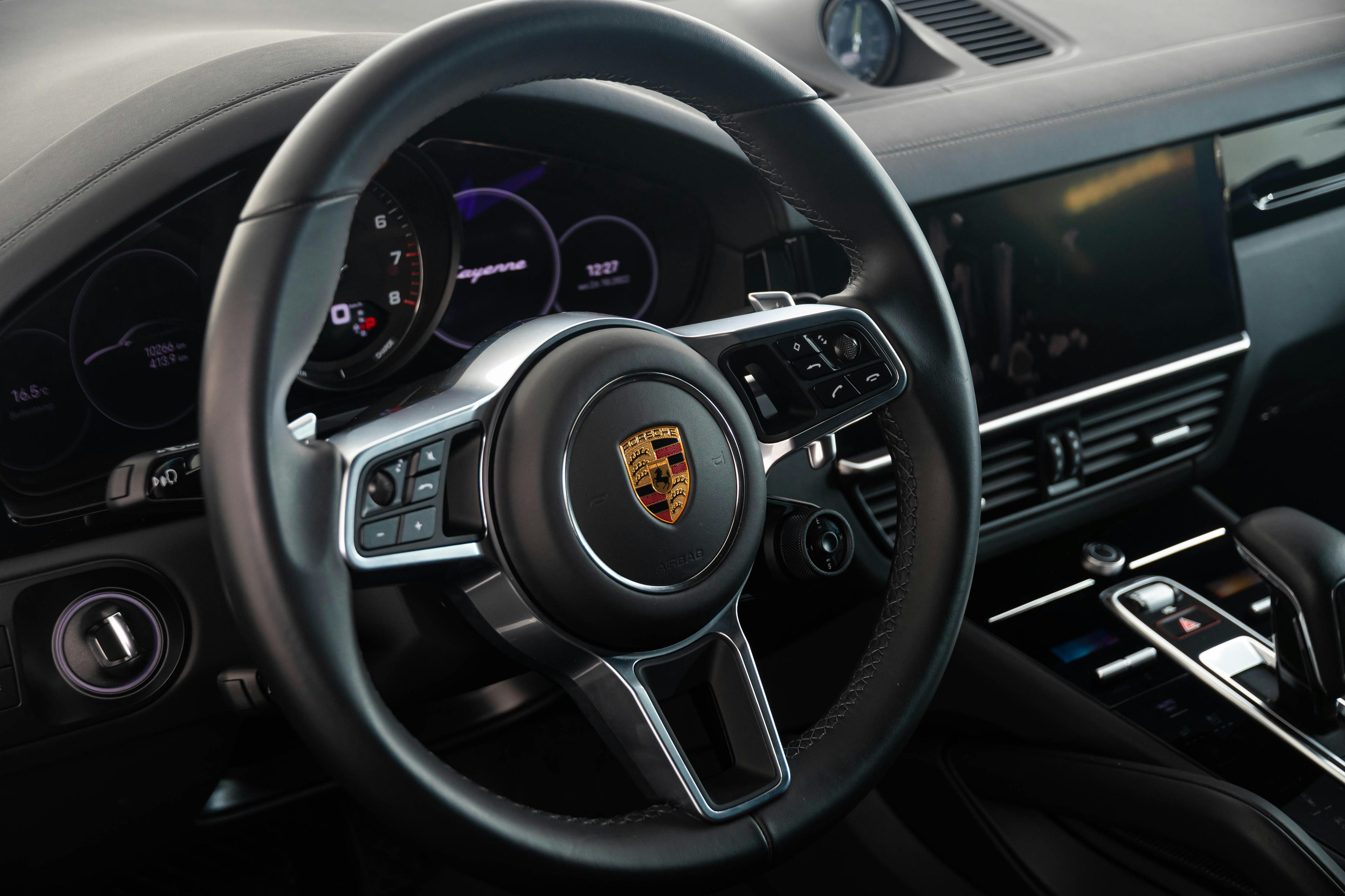 Car image 17