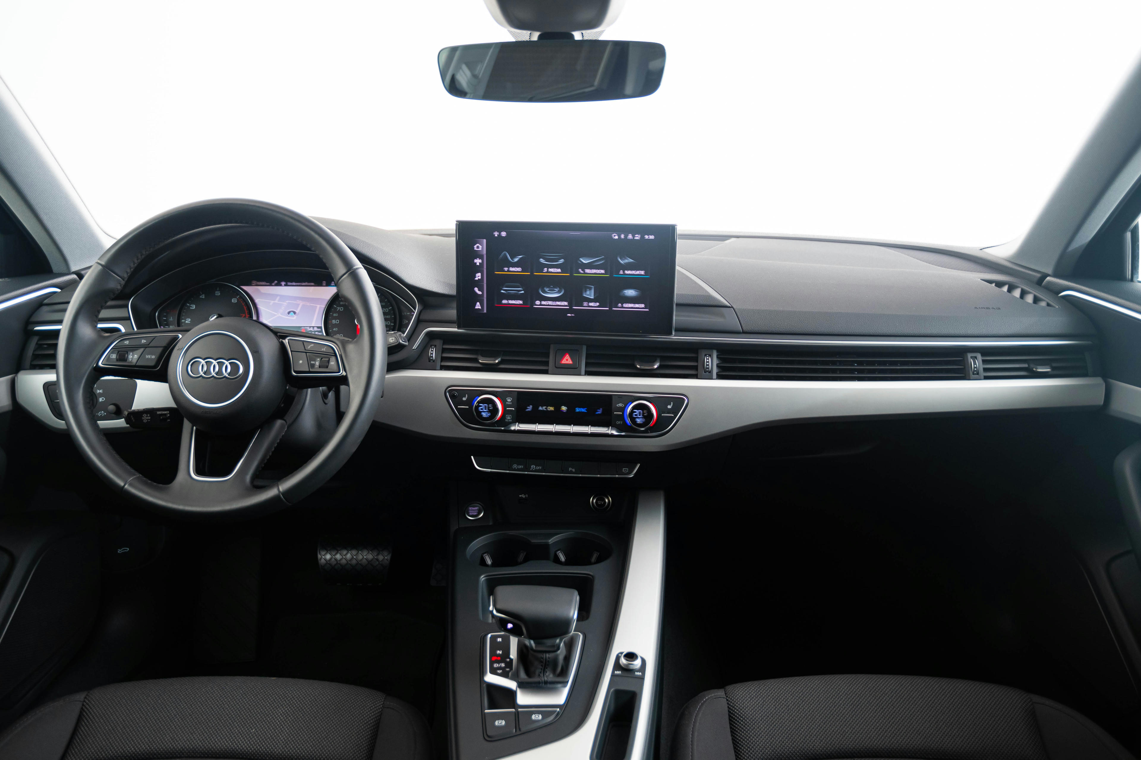 Car image 16