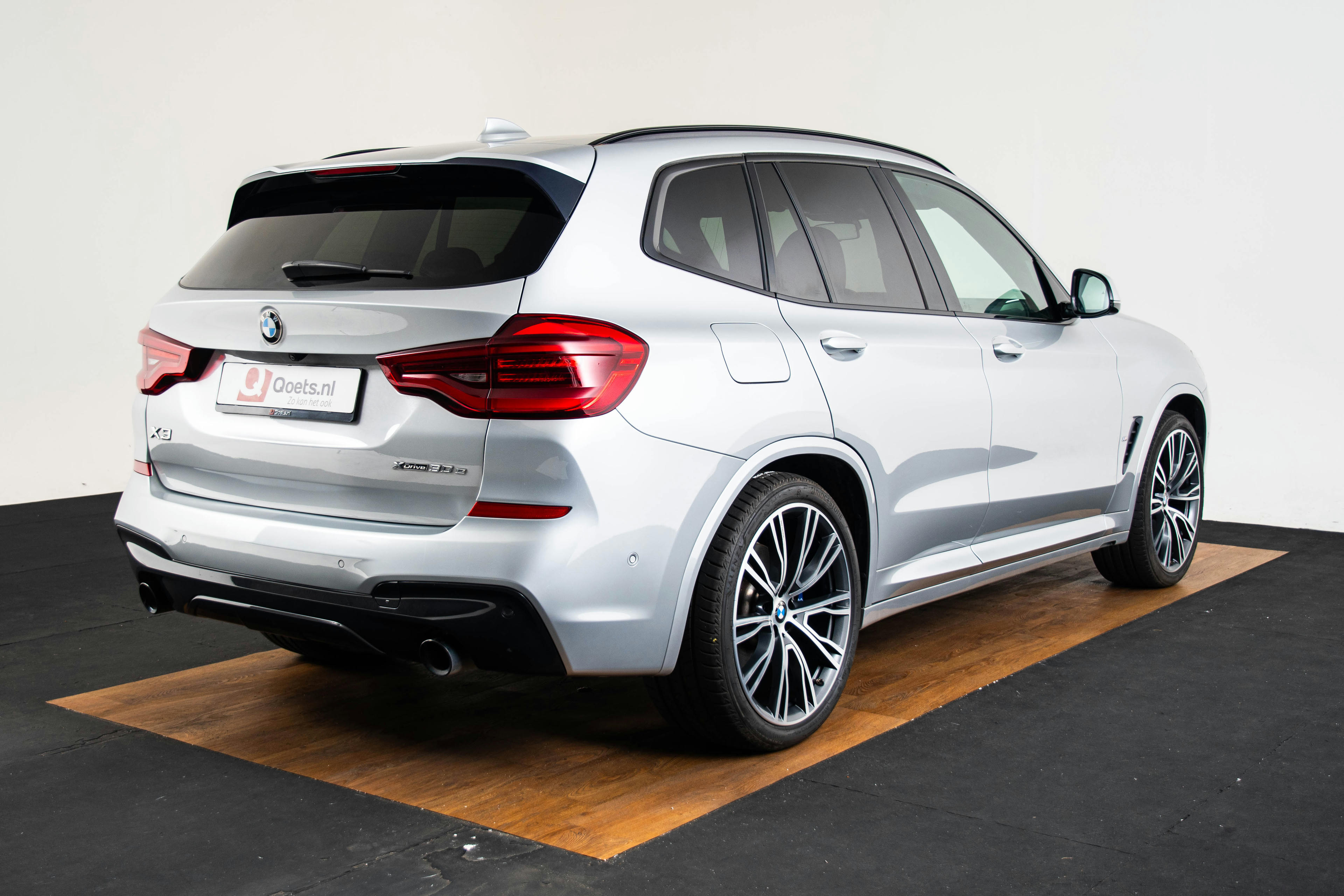 Car image 17