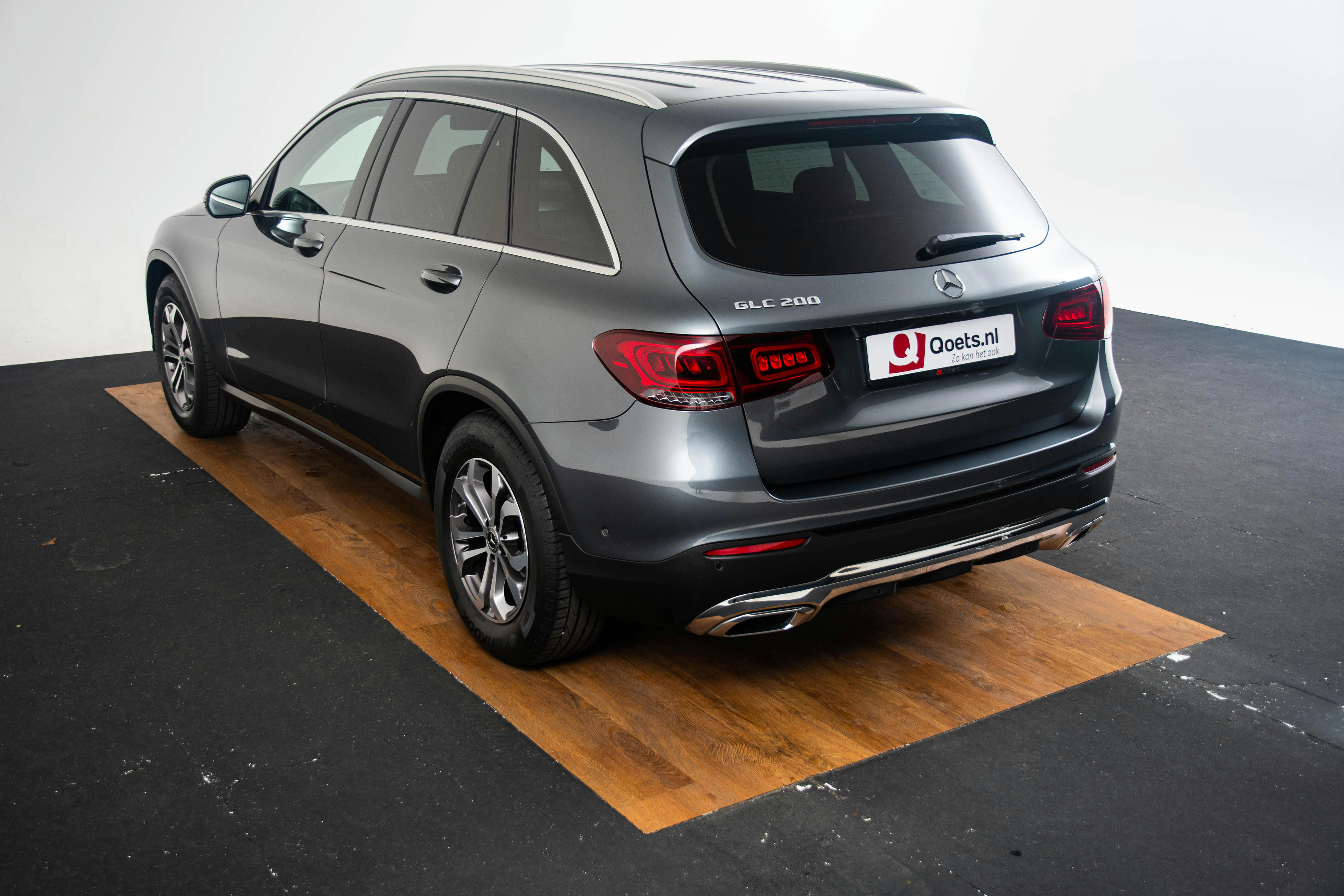 Car image 9