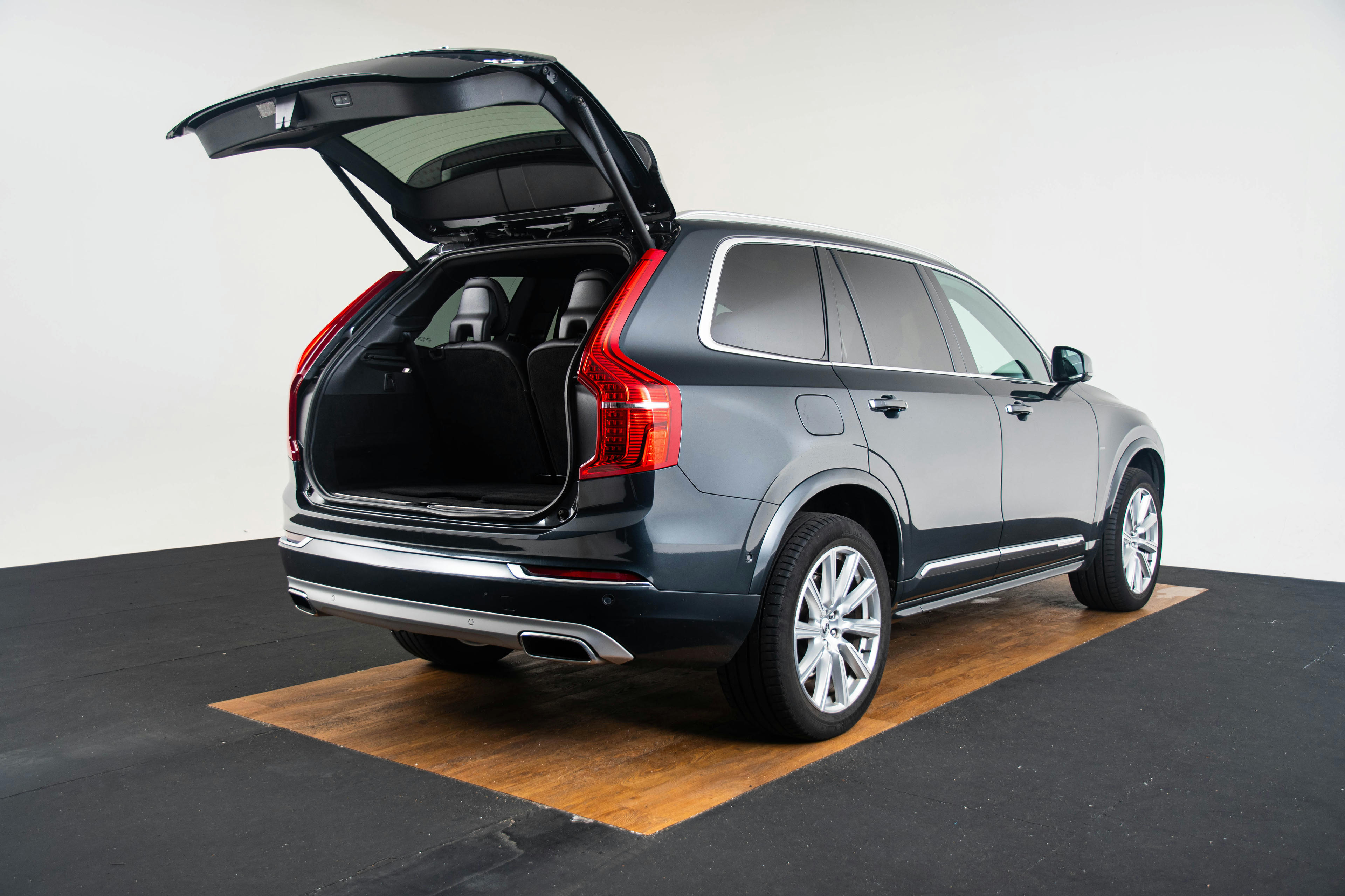 Car image 9