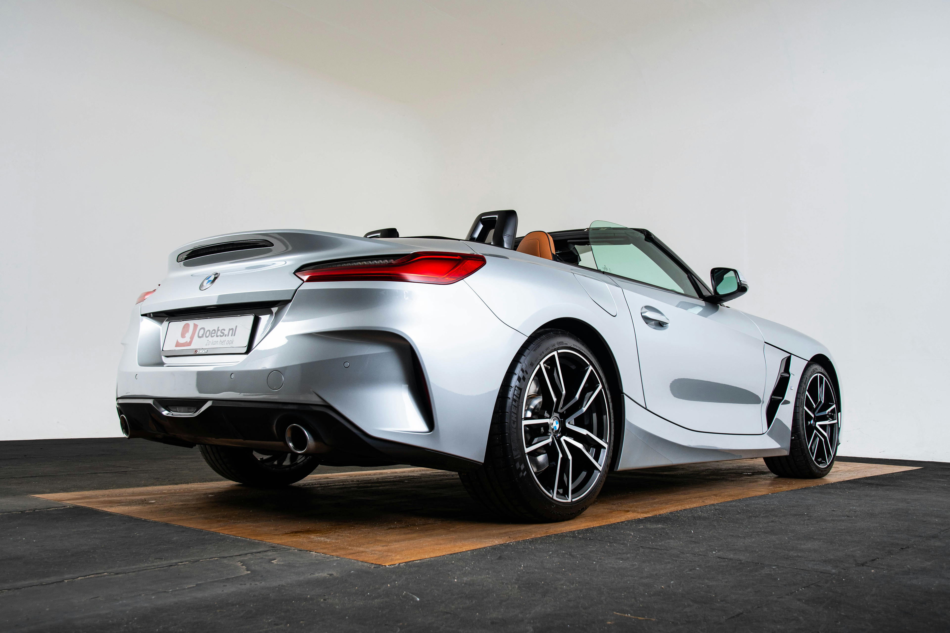 Car image 13