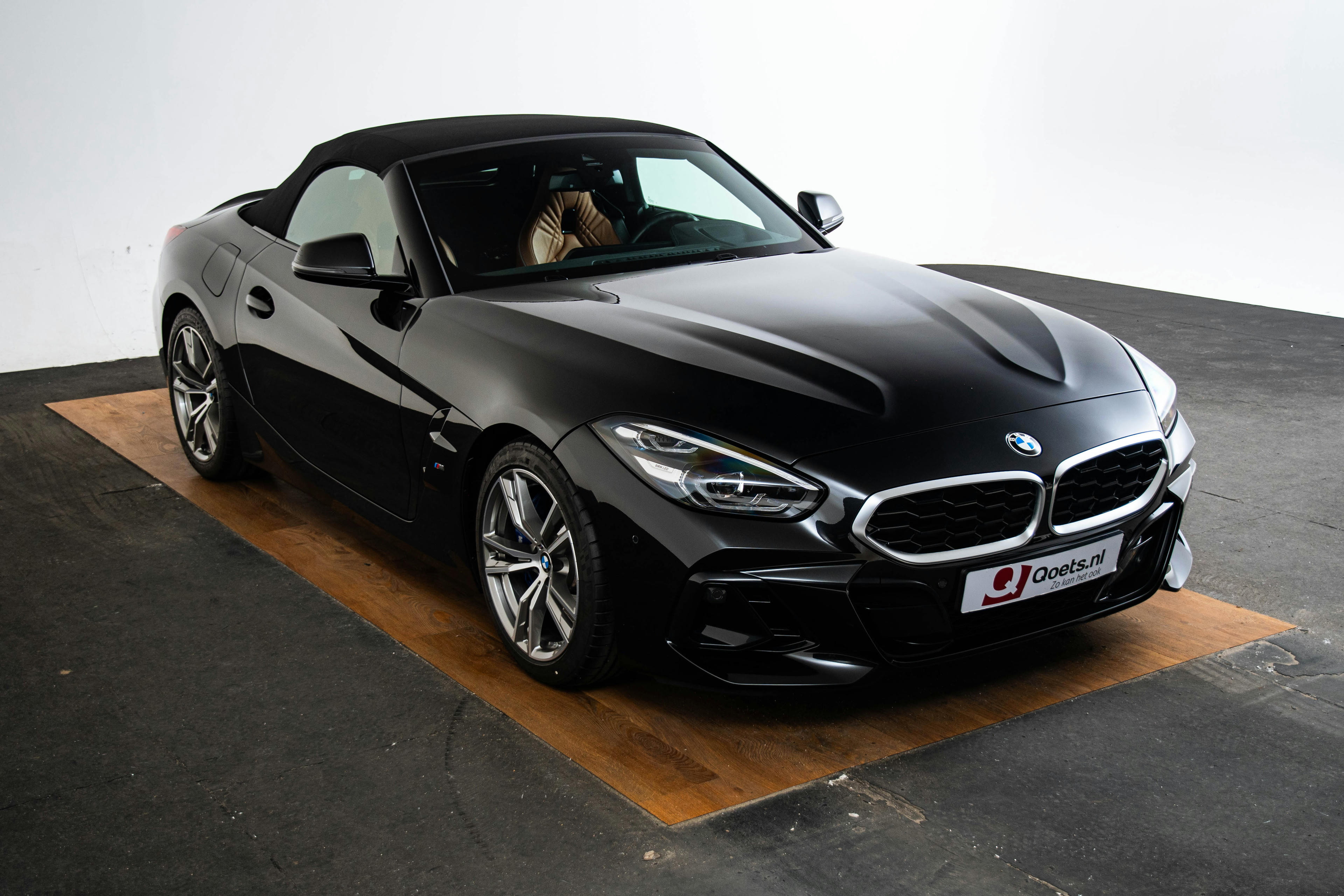 Car image 17