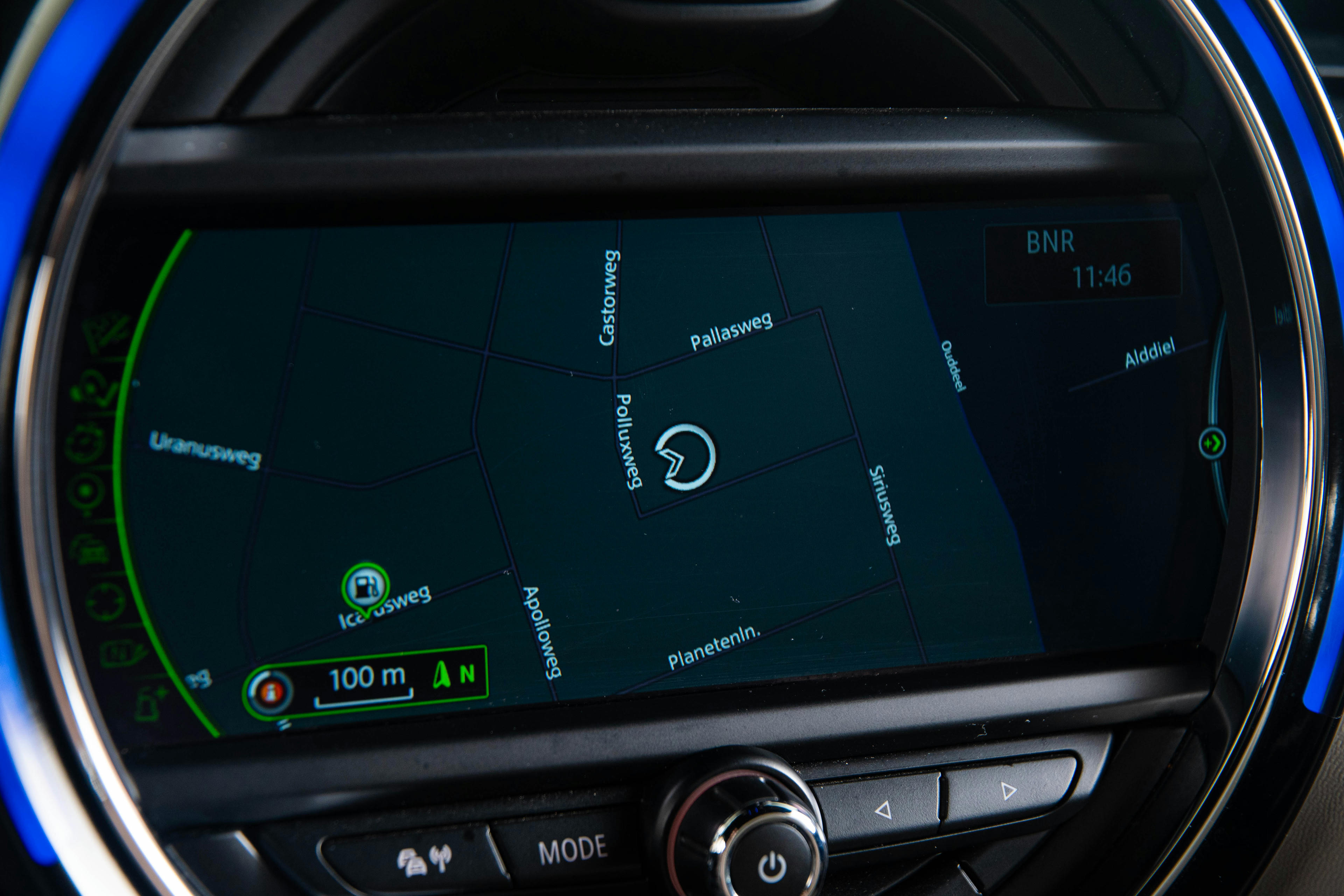 Car image 16