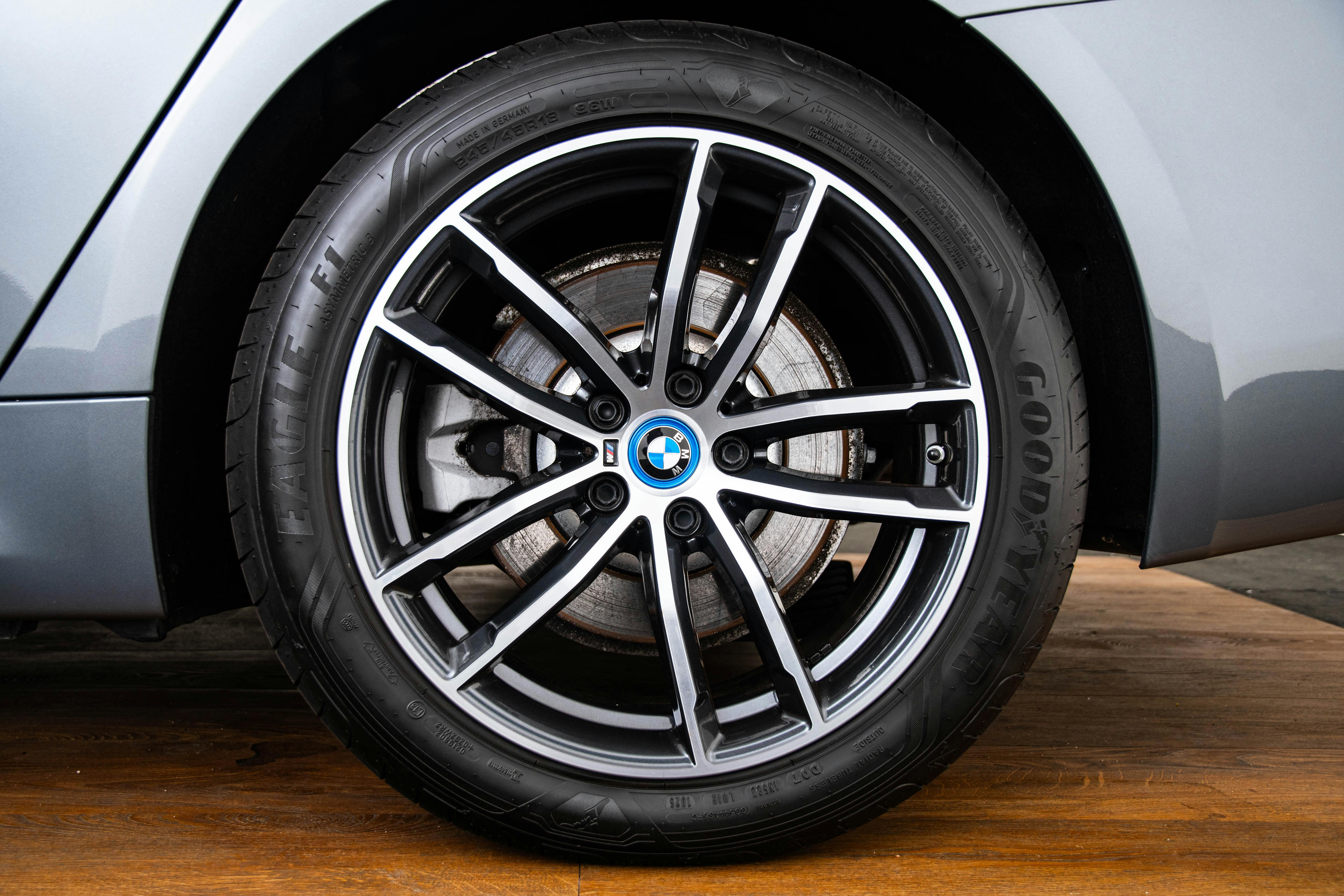 Car image 11