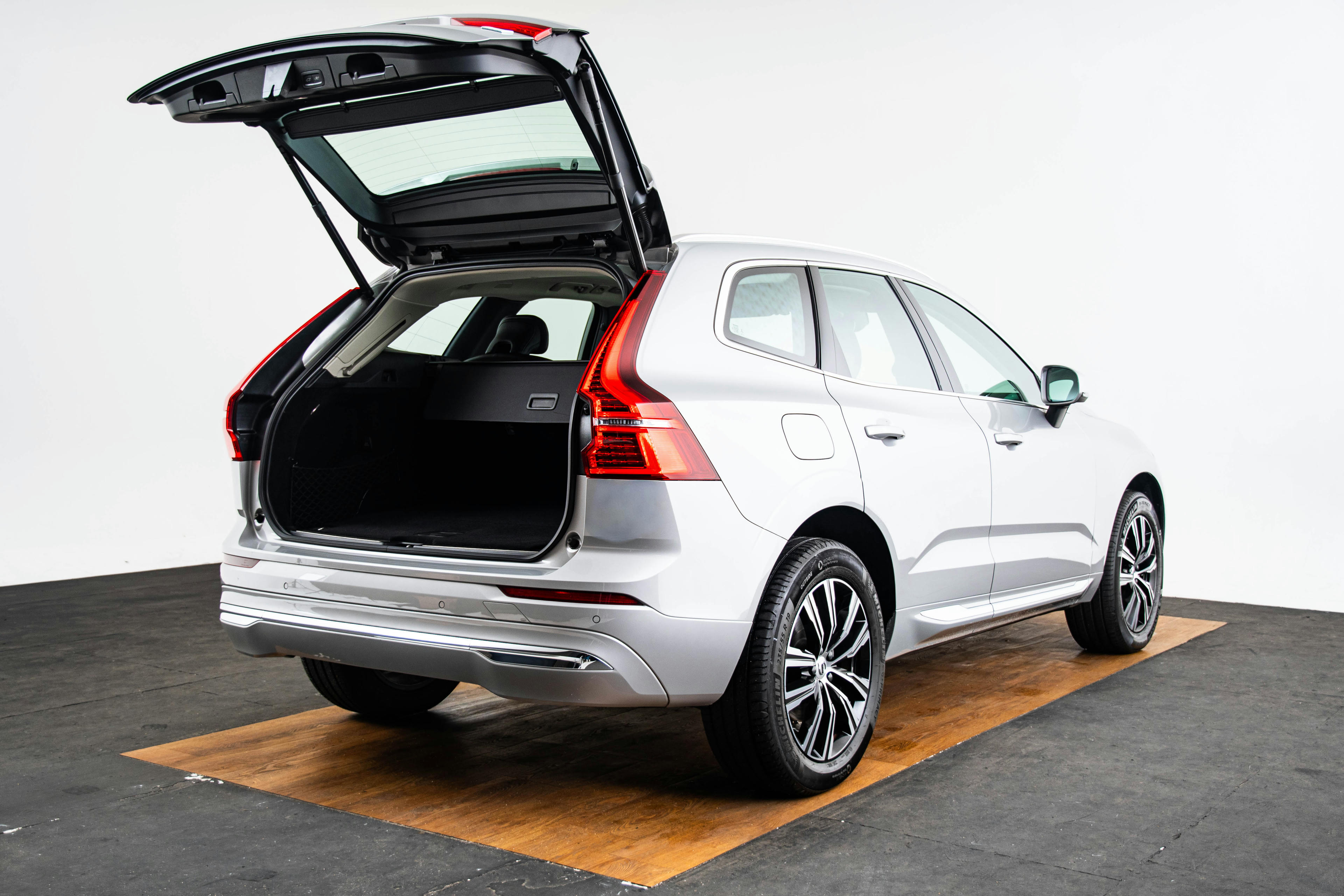 Car image 18