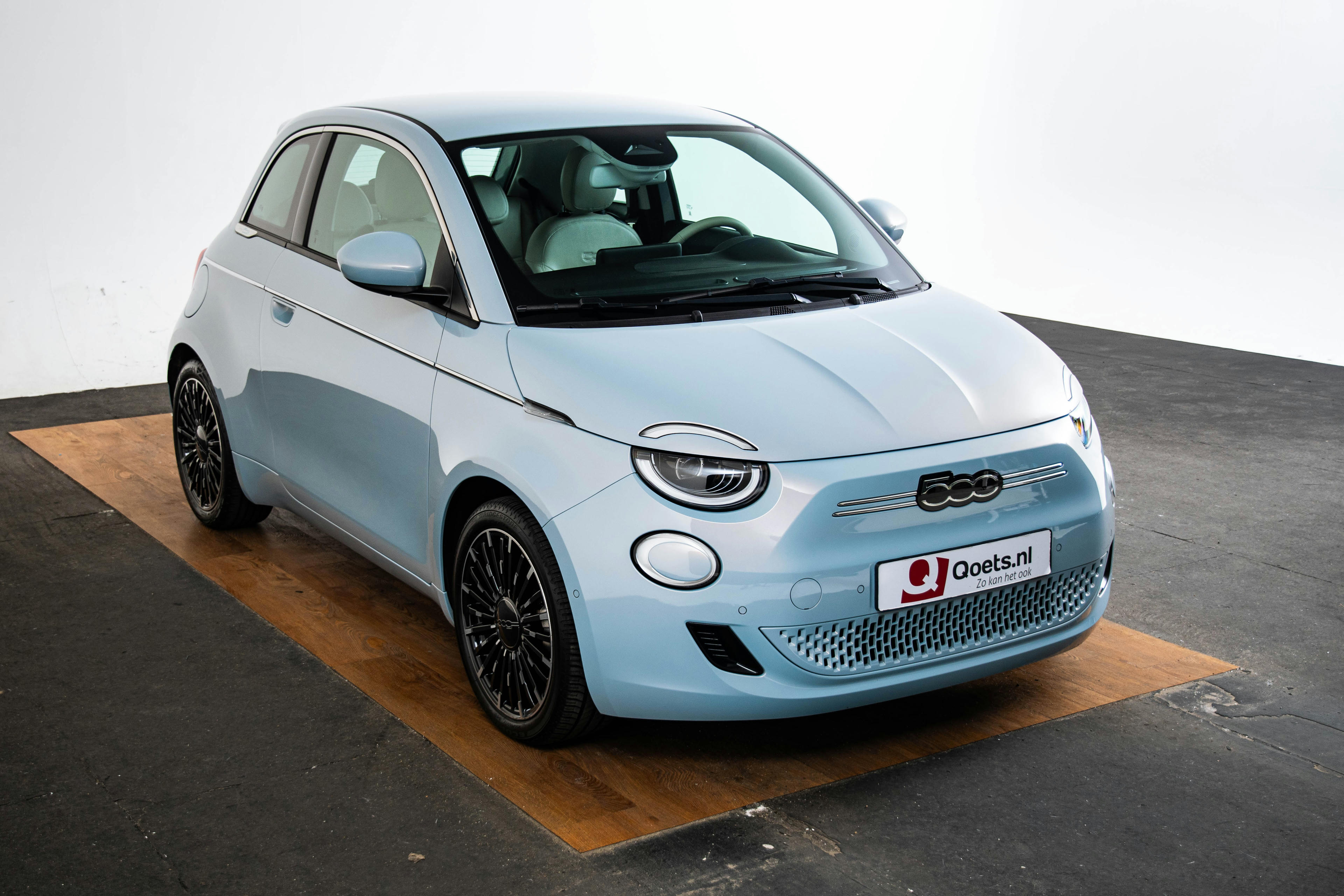 Car image 10