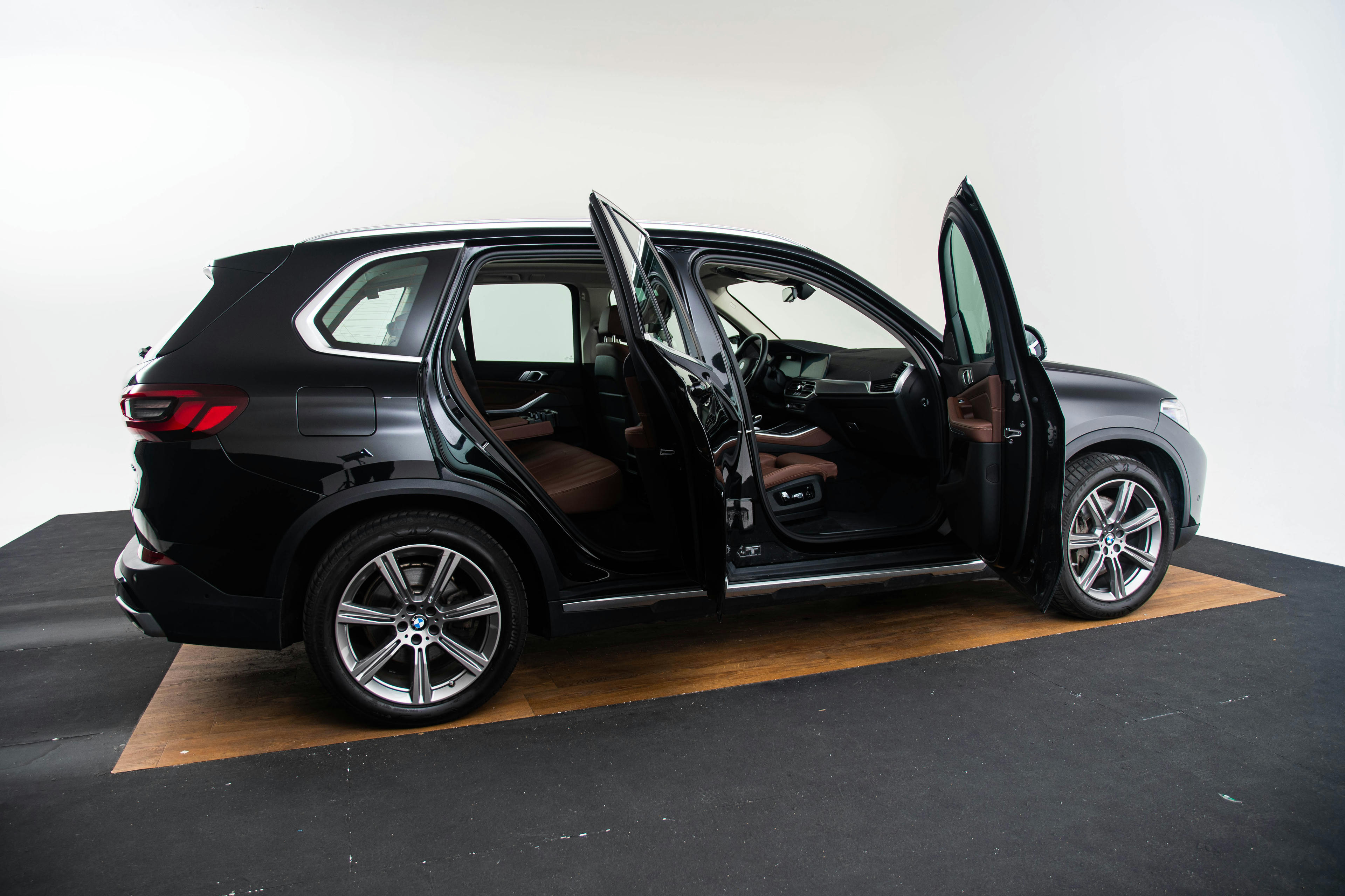 Car image 10