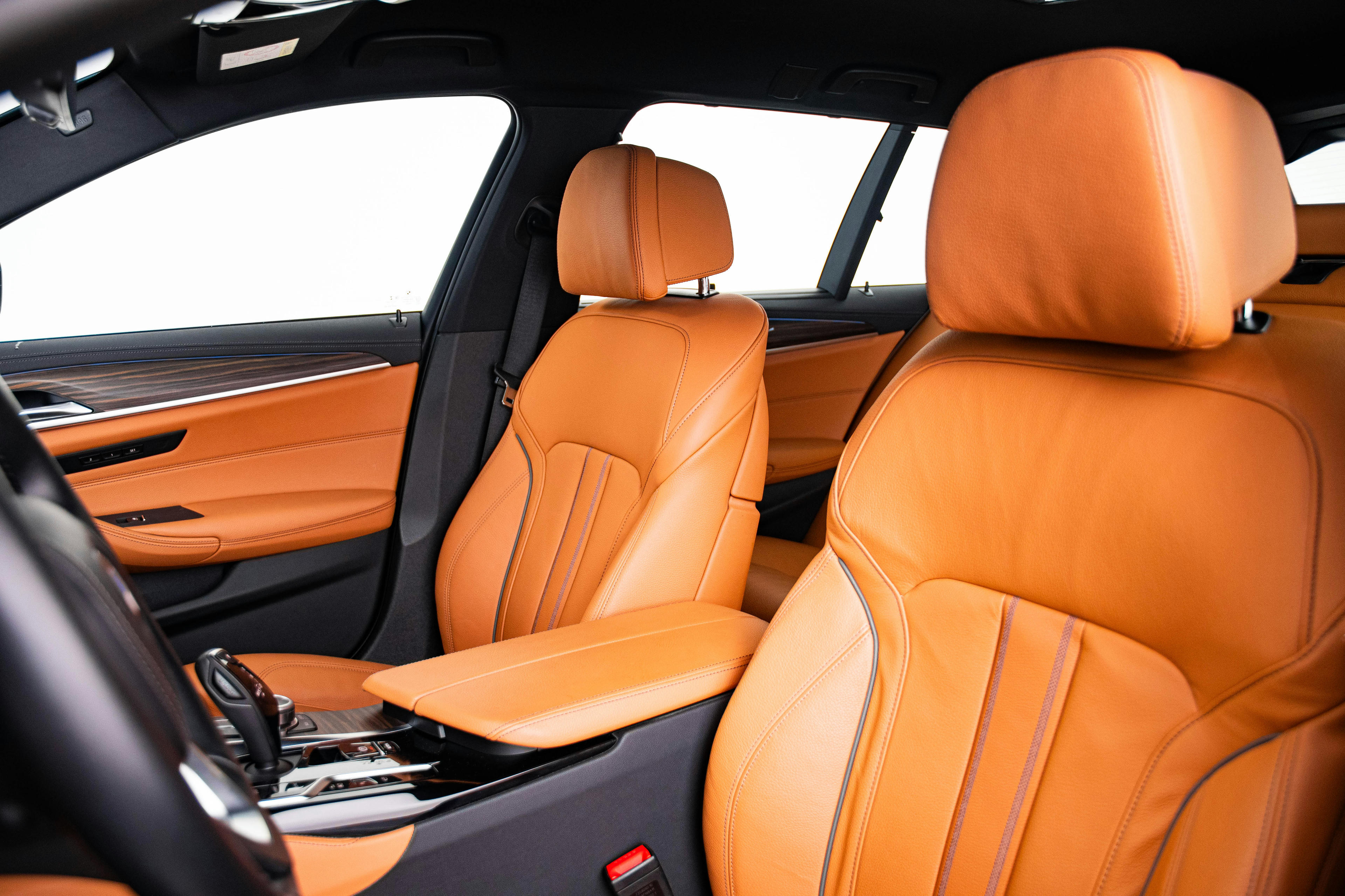 Car image 17