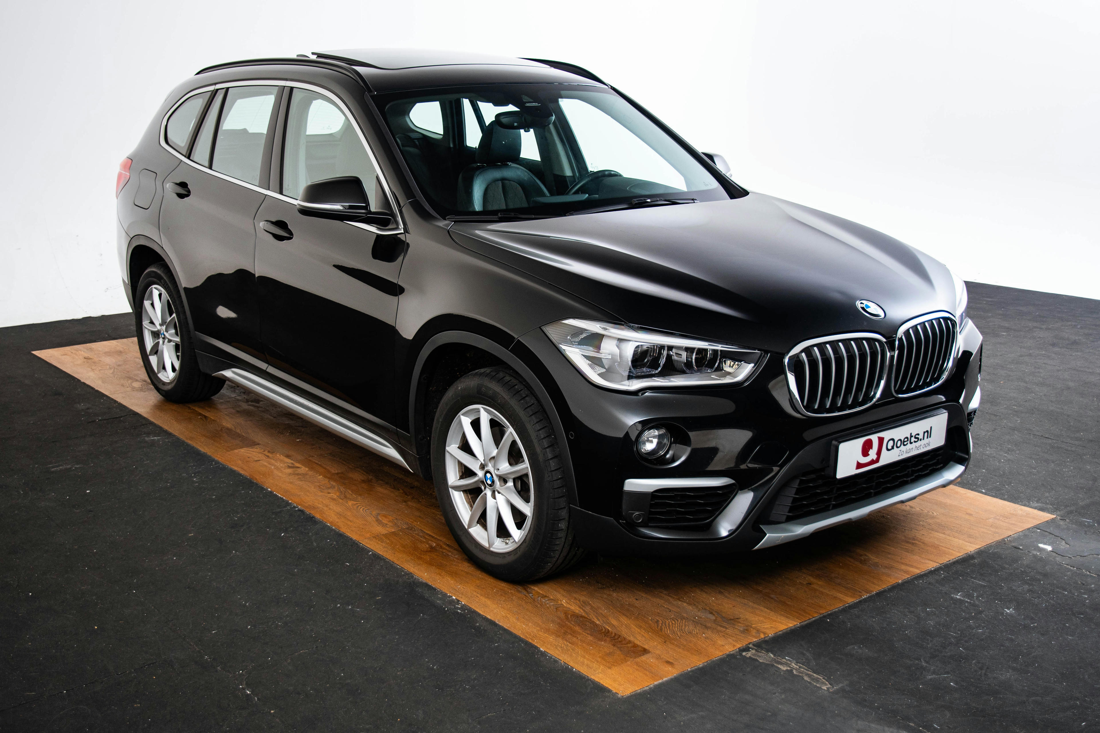 Car image 17