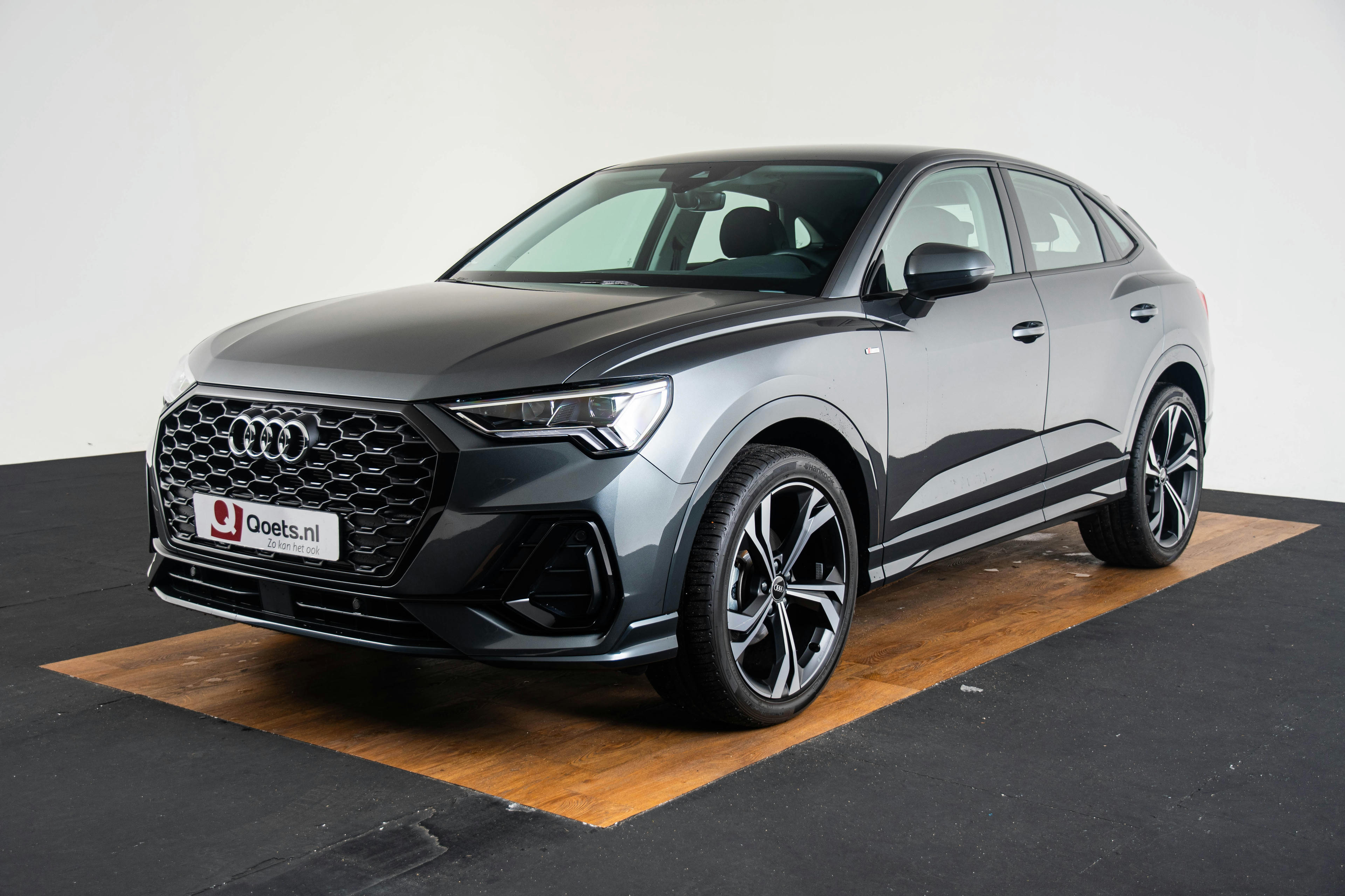 Car image 12