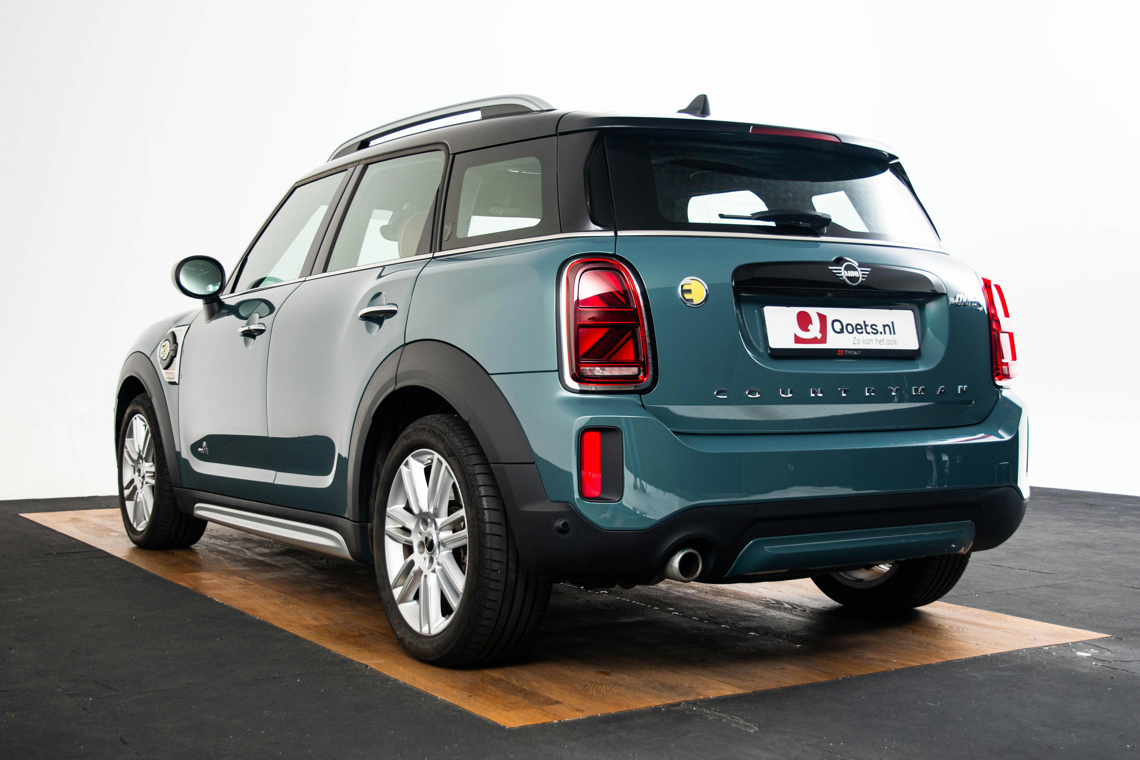 Car image 15