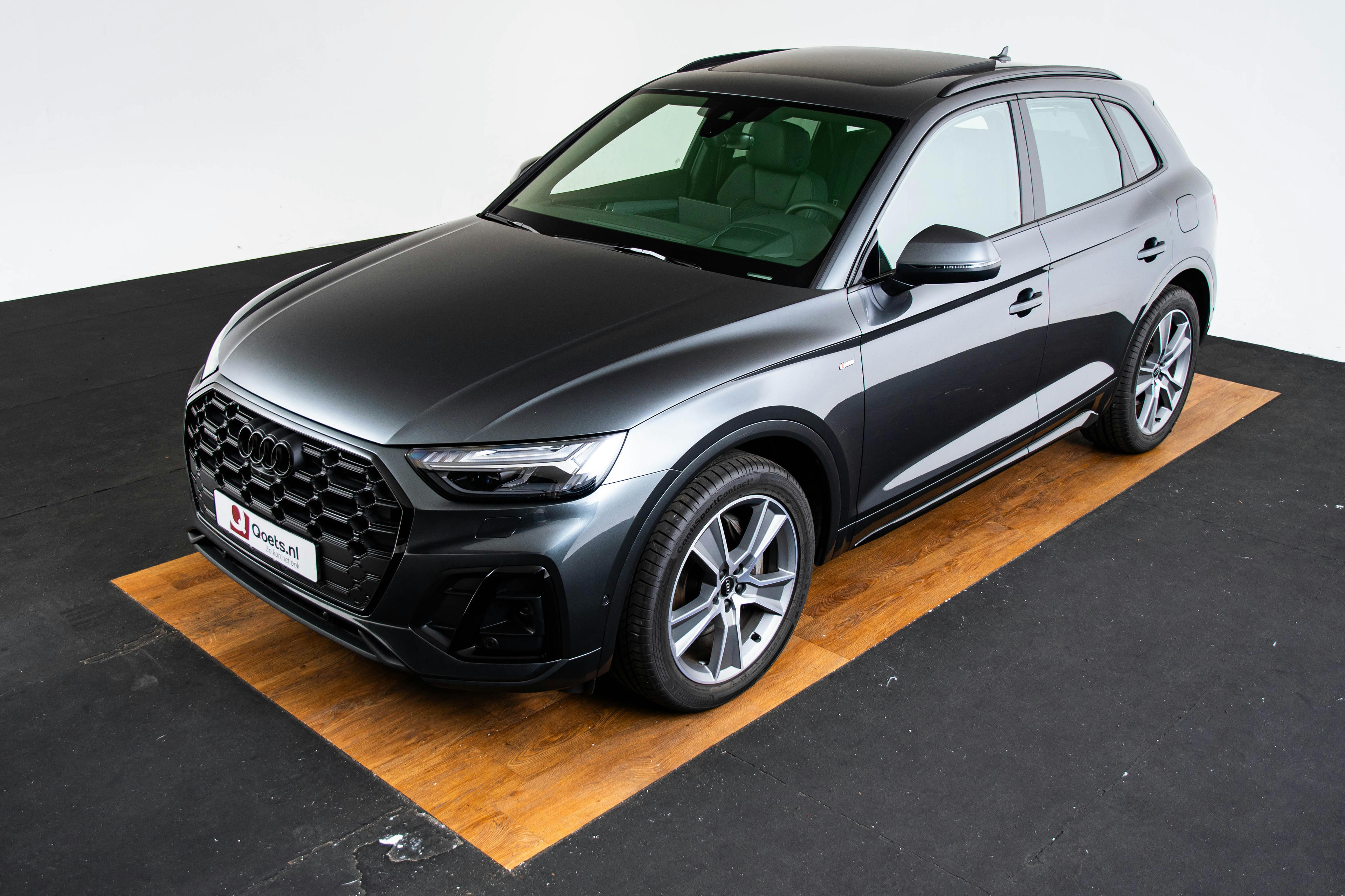 Car image 16