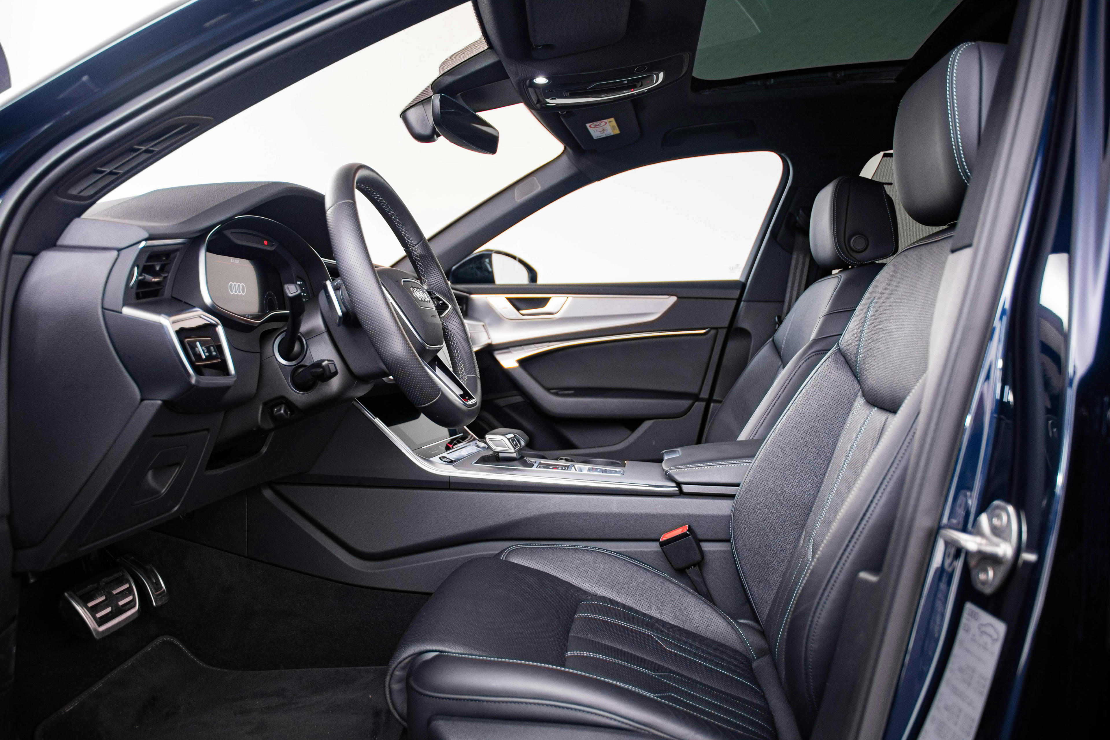 Car image 10