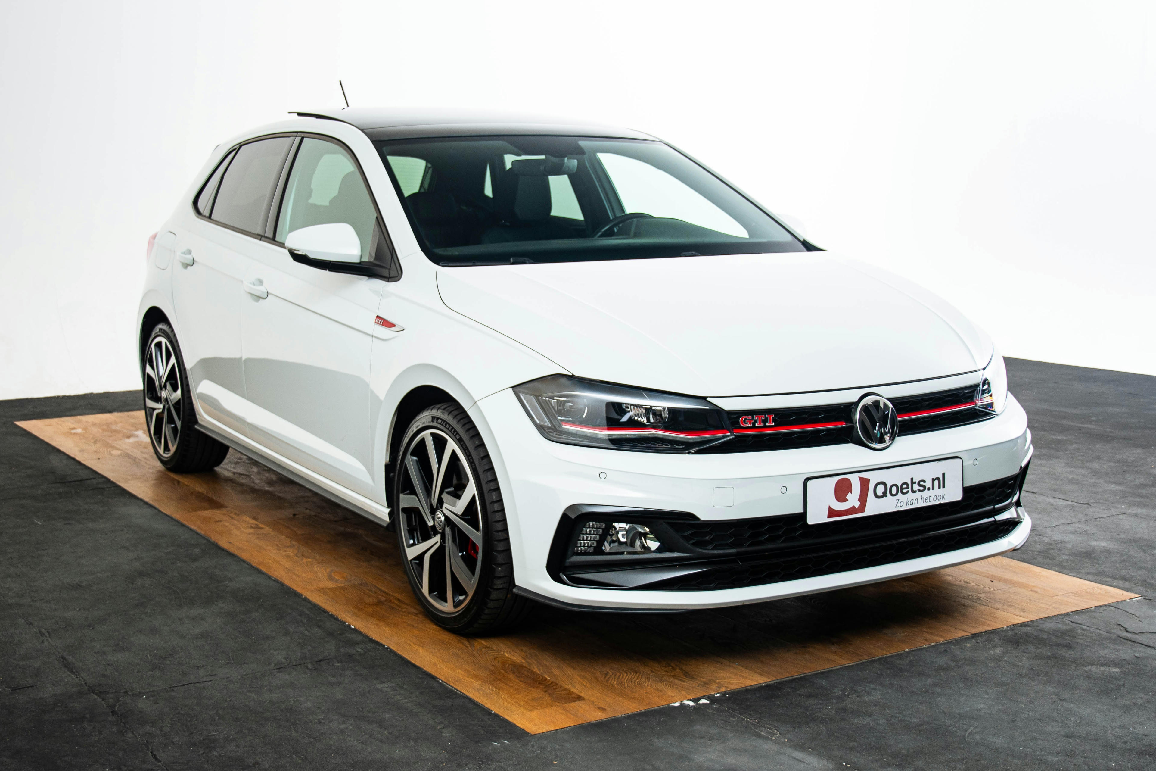 Car image 16