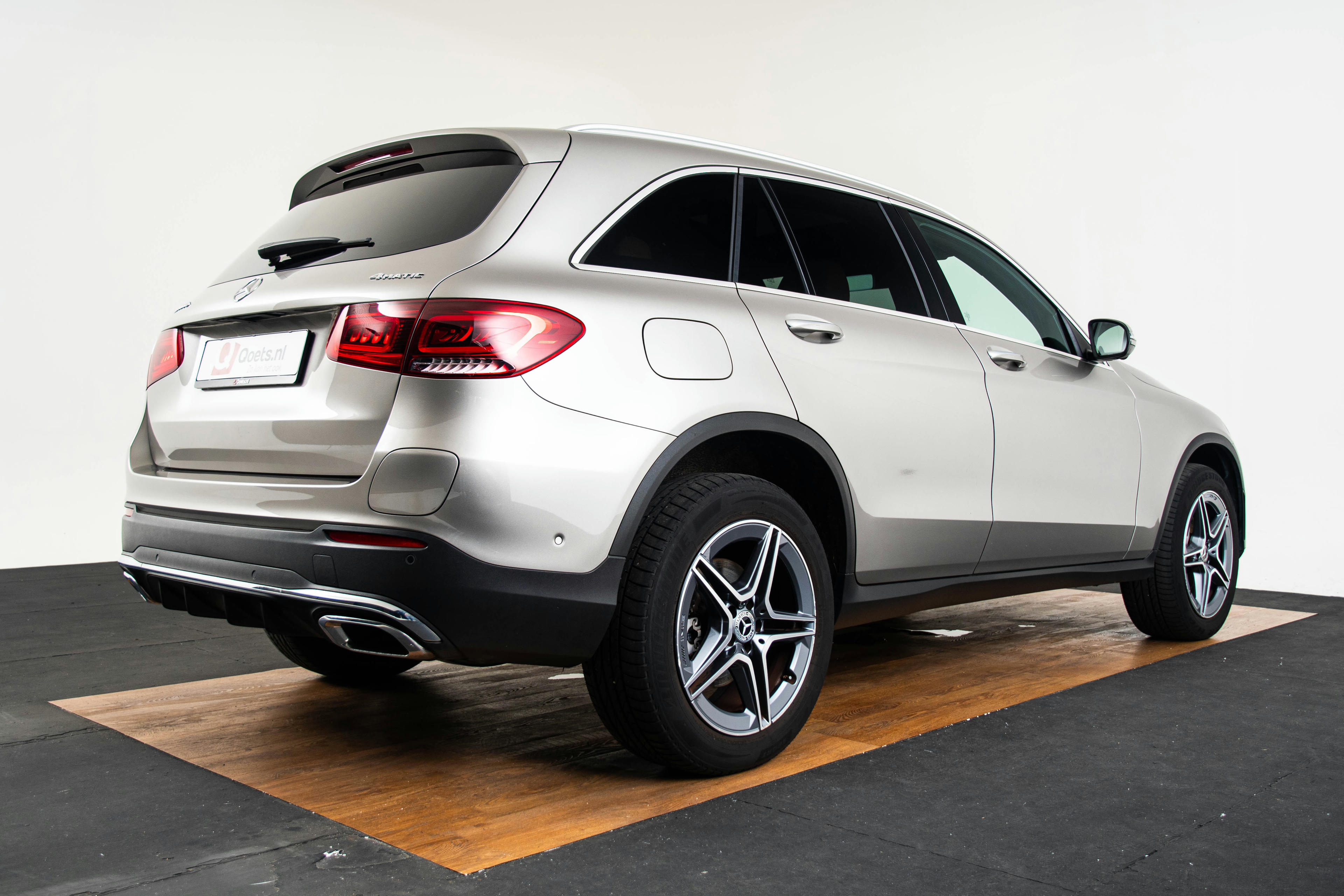 Car image 14