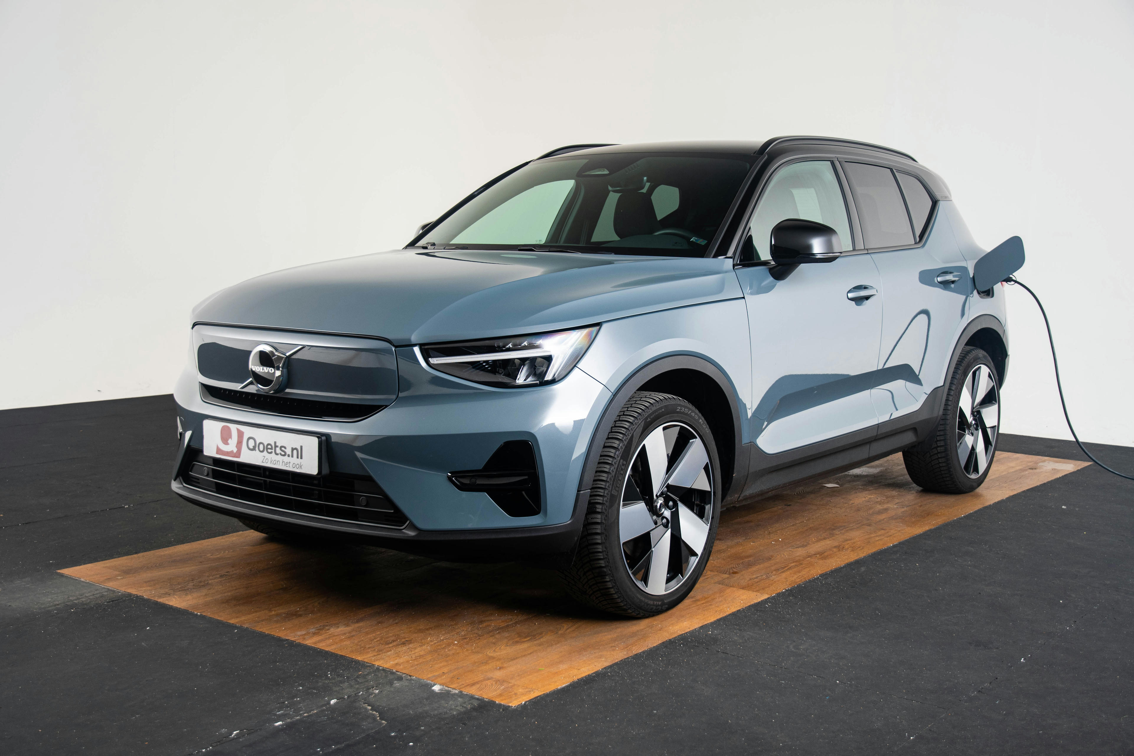Car image 10