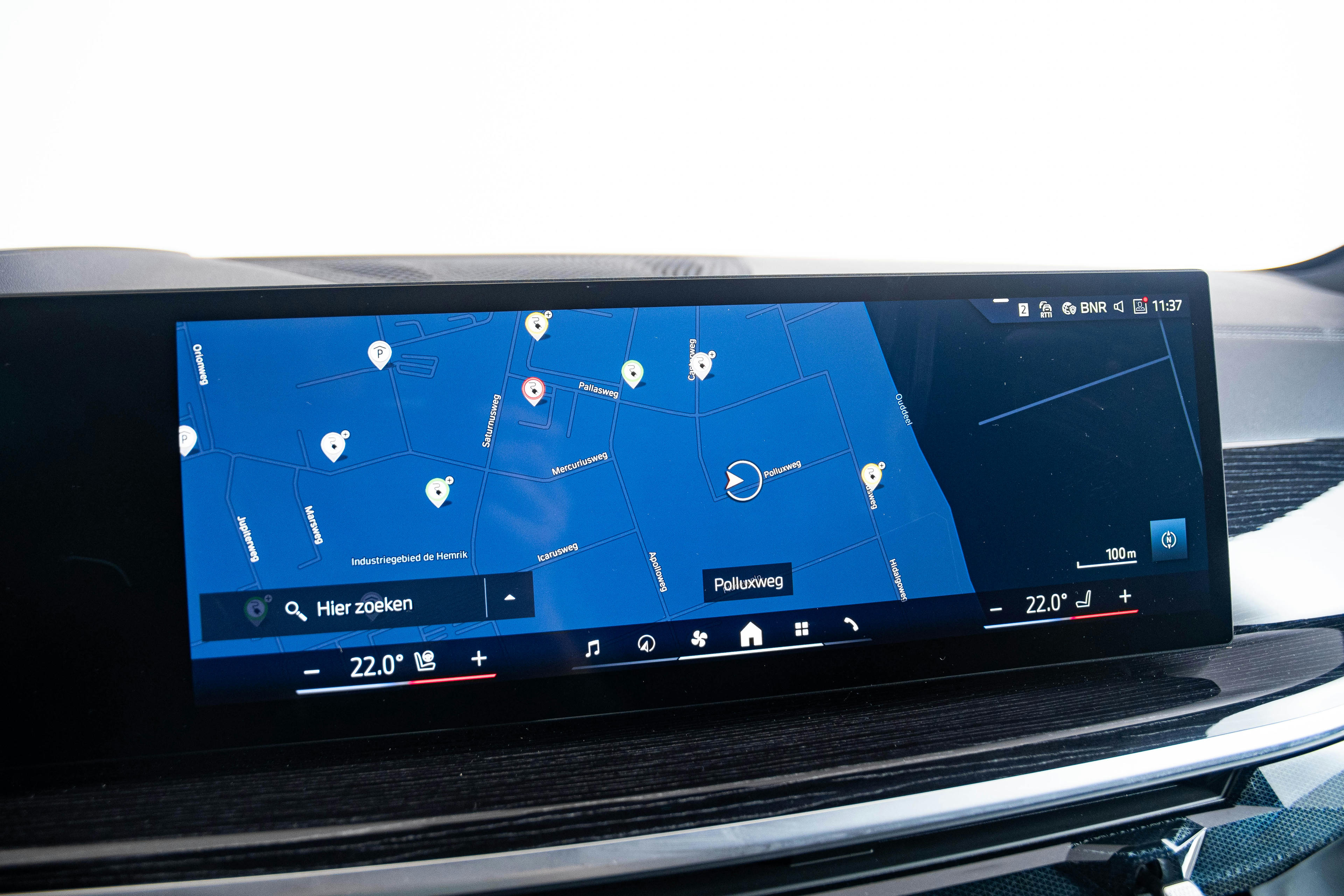Car image 13