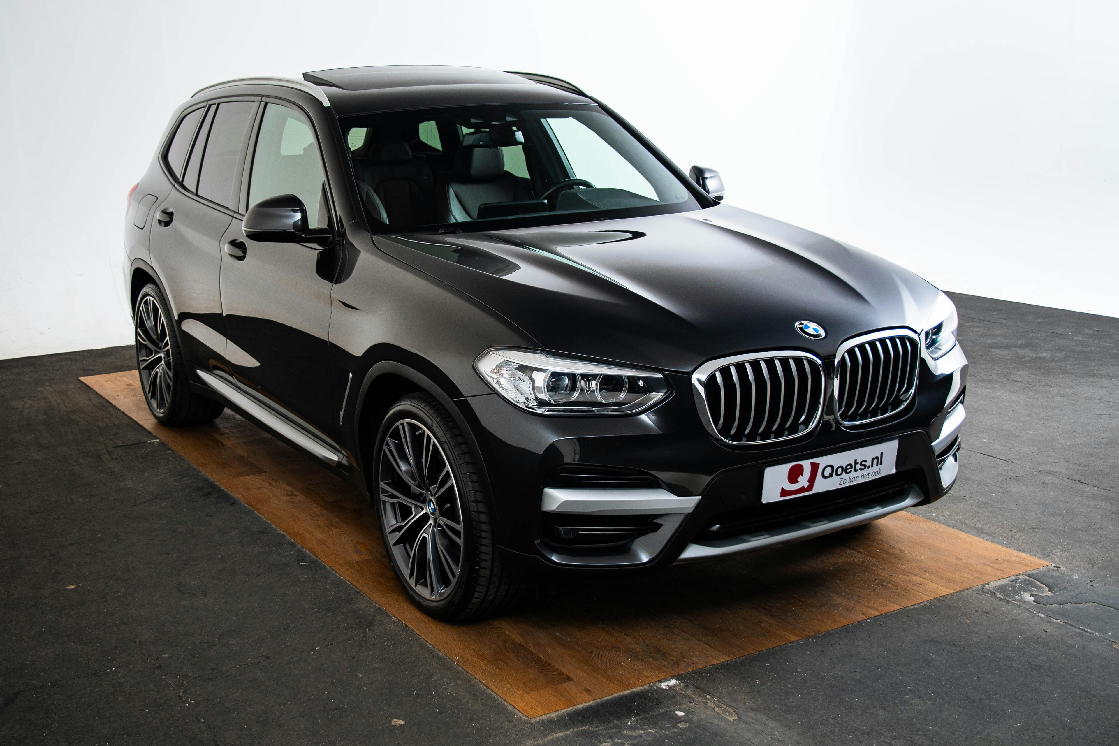 Car image 16