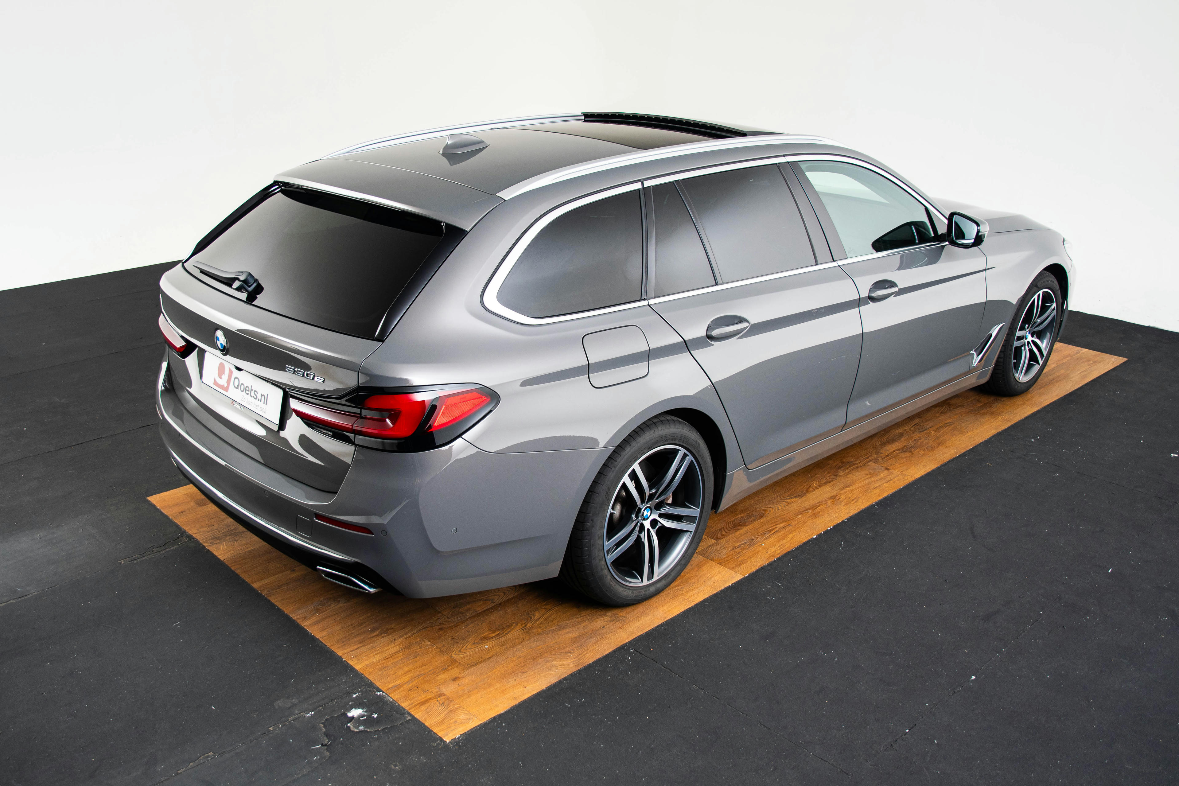 Car image 18