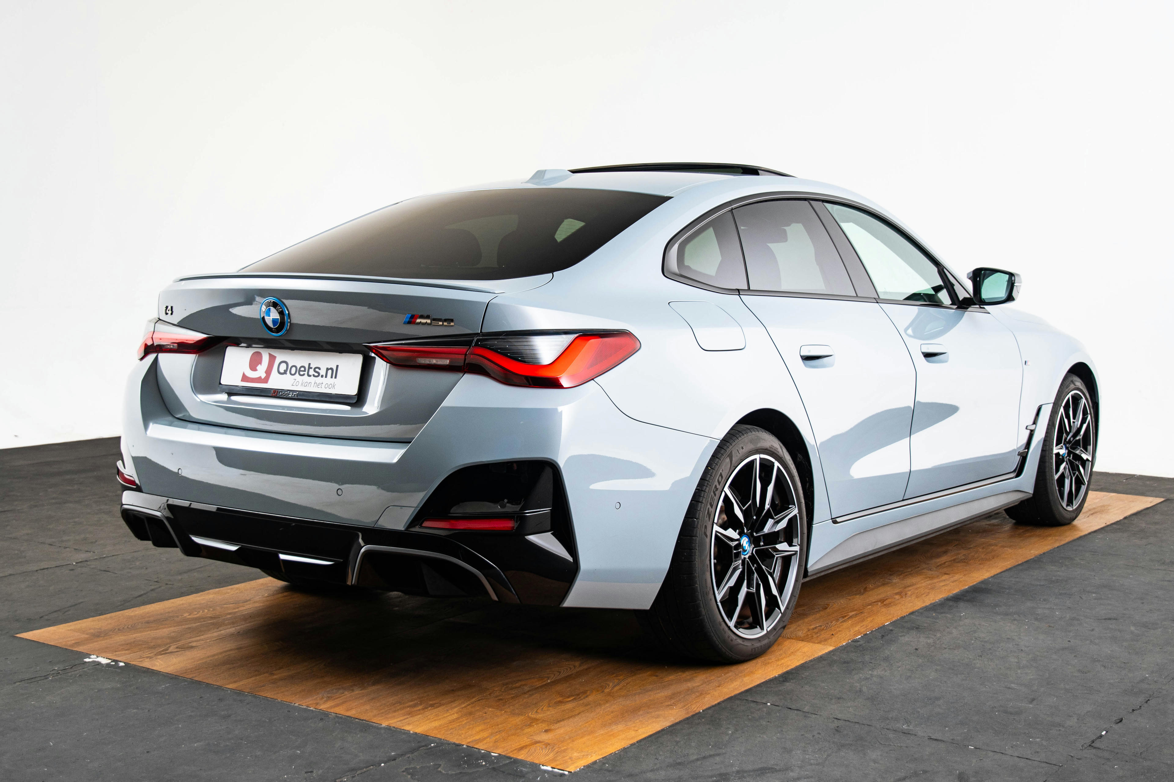 Car image 14