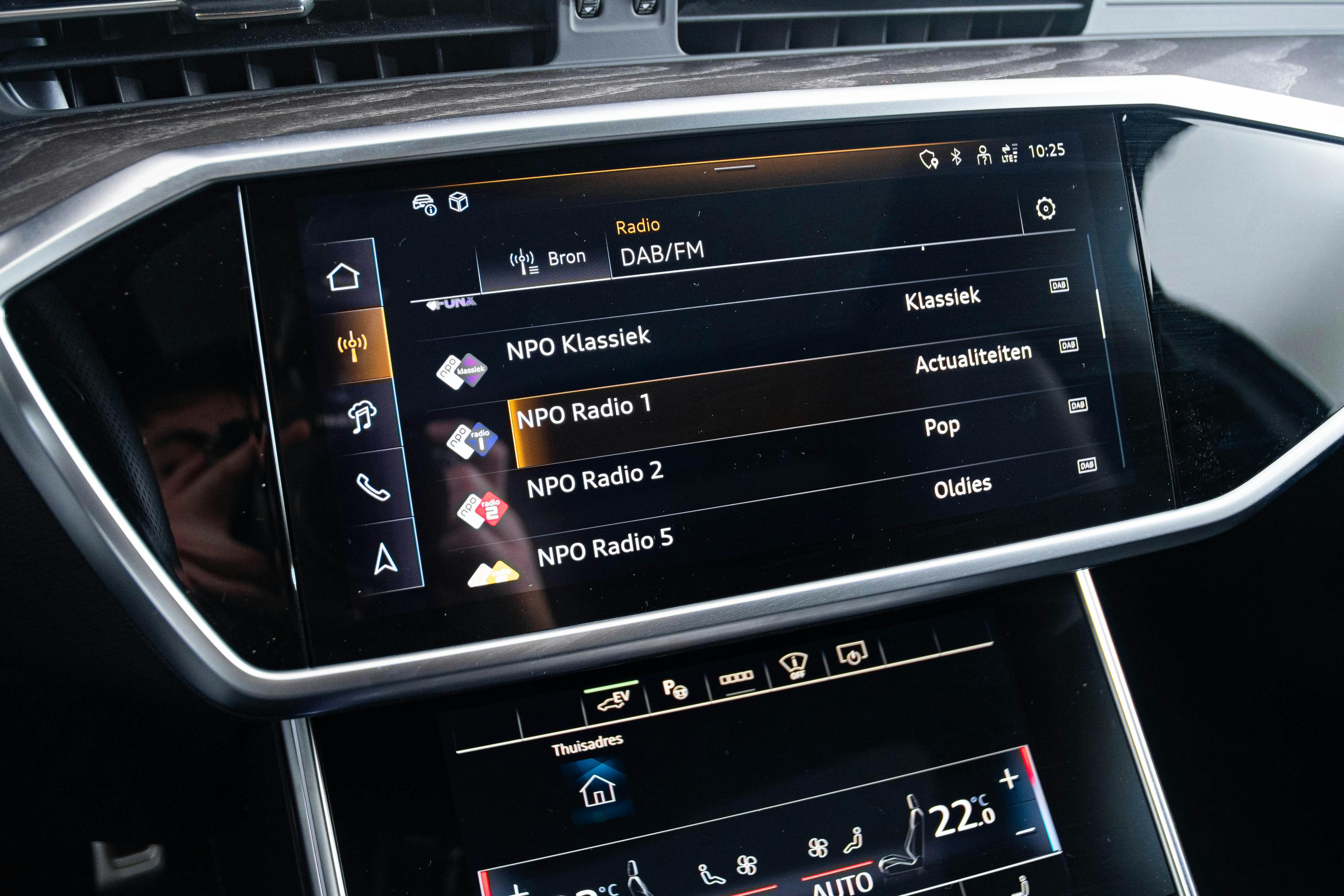 Car image 13