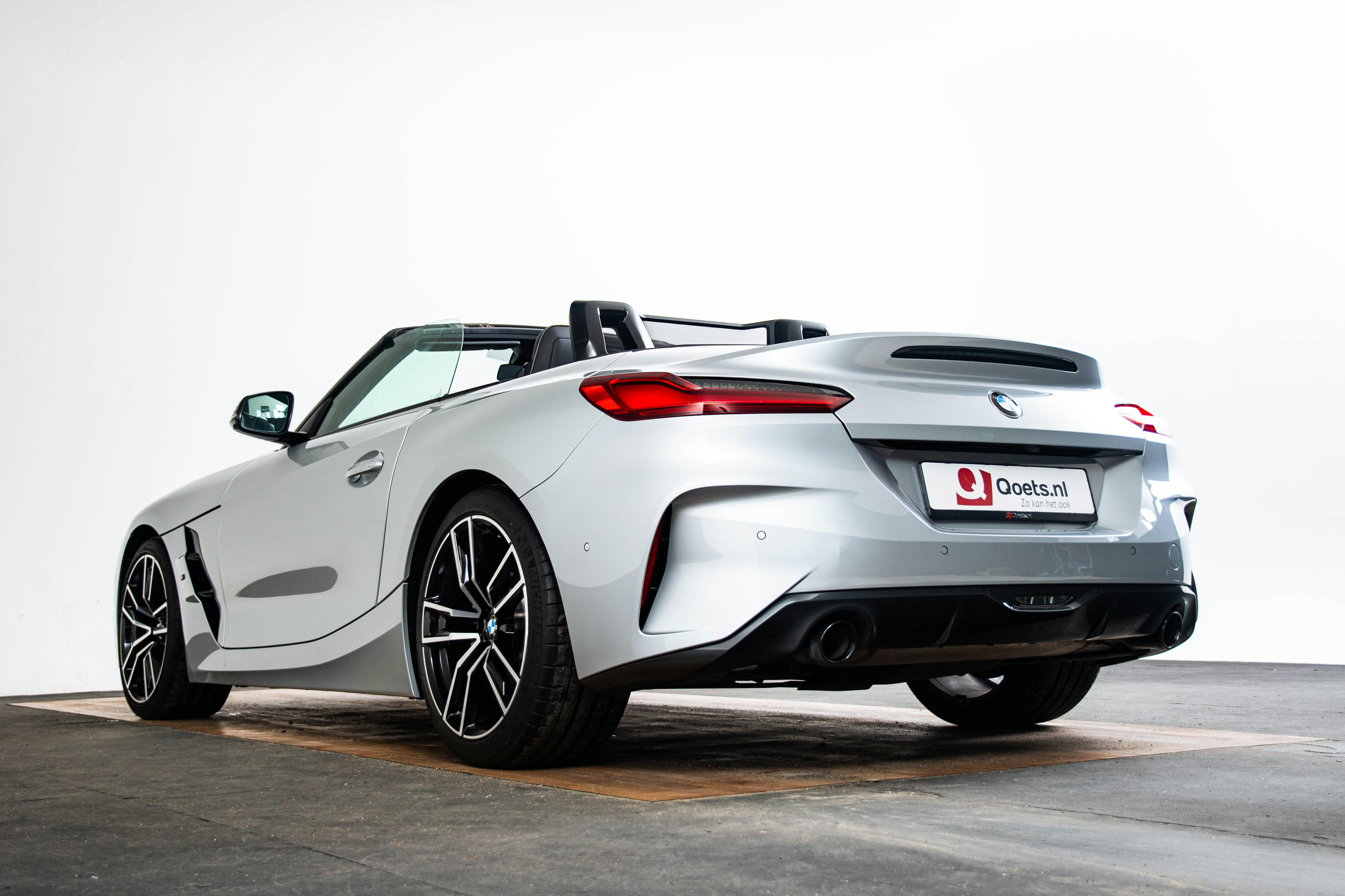 Car image 15