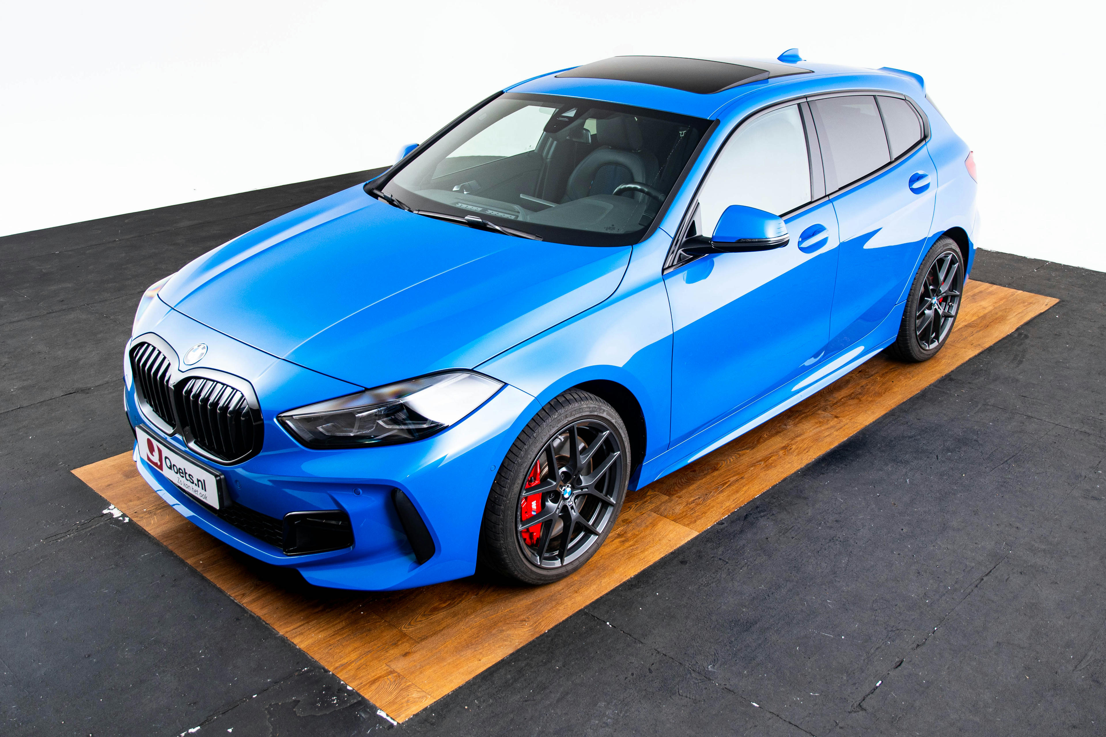 Car image 12