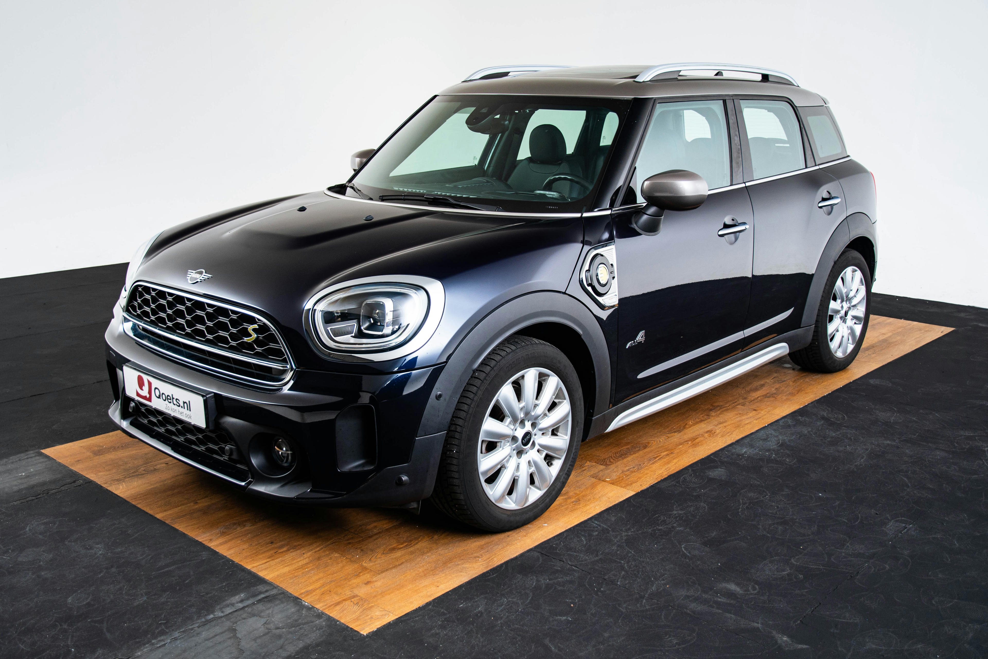 Car image 17
