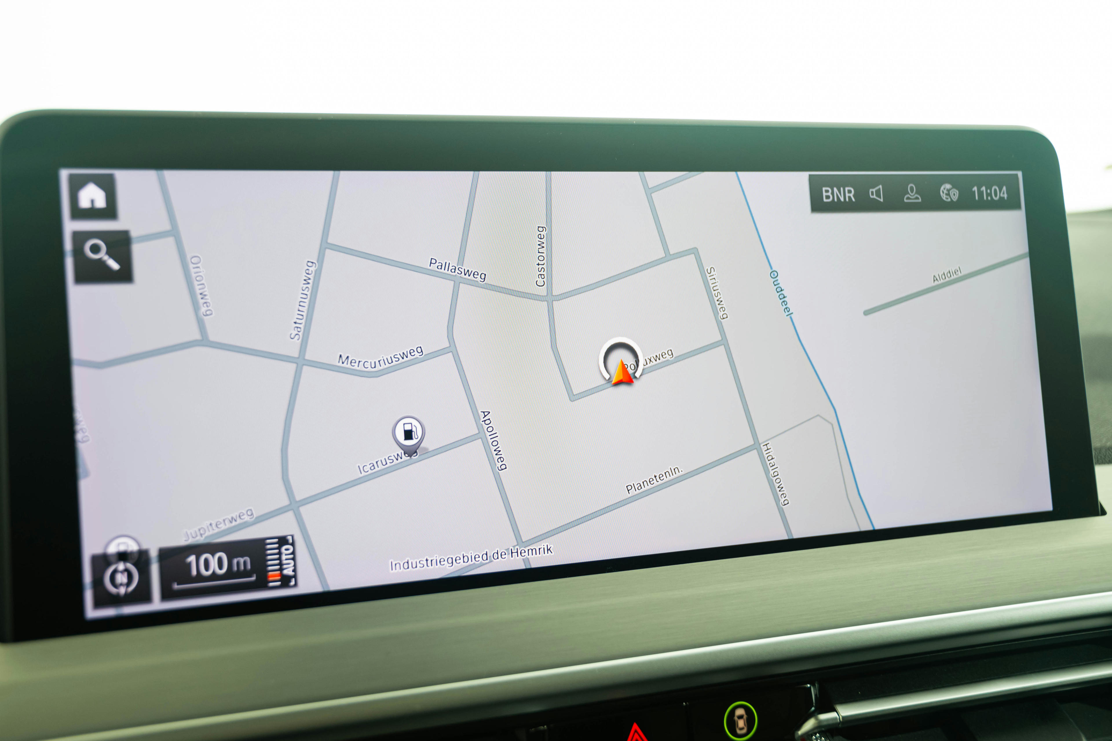 Car image 17