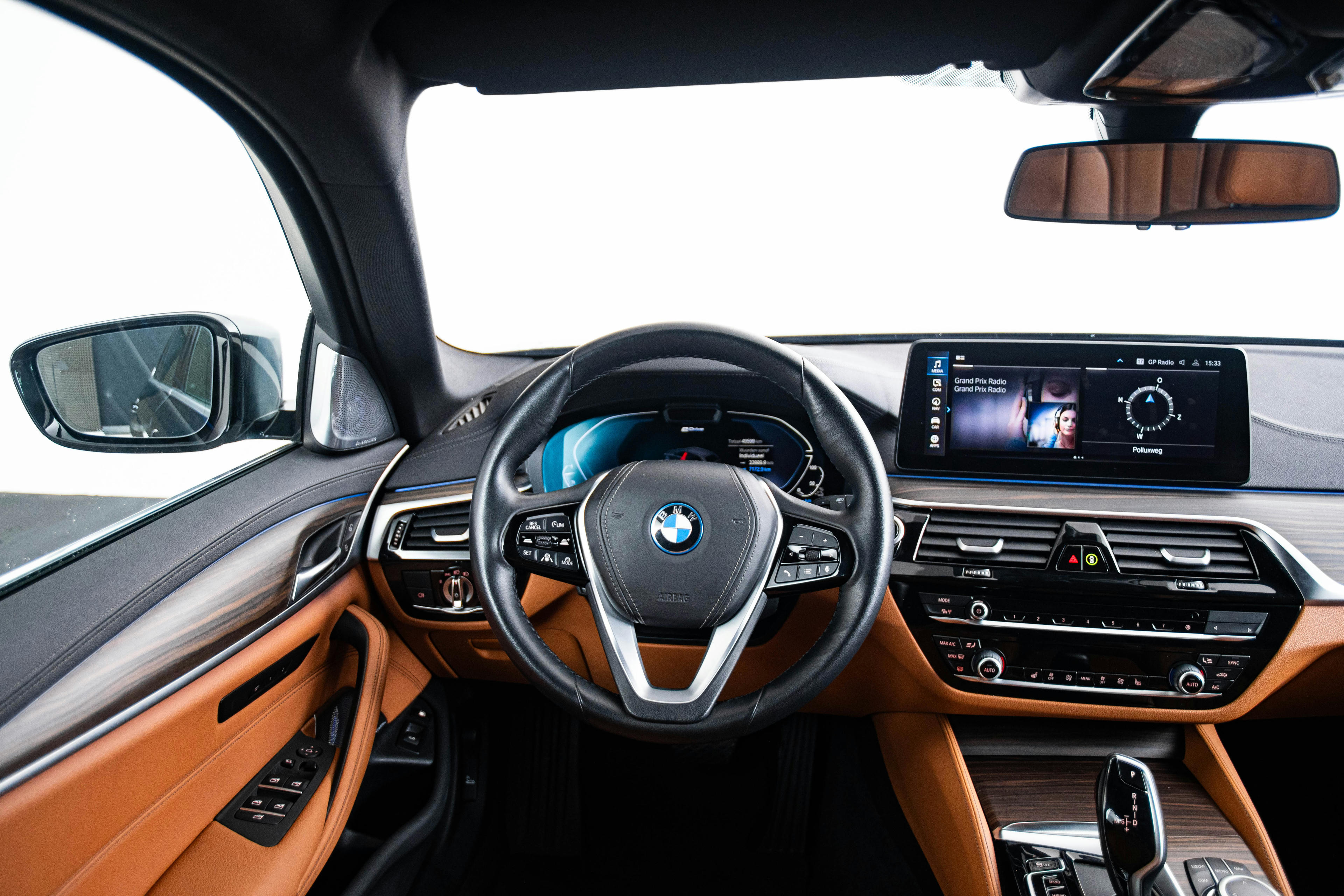 Car image 18