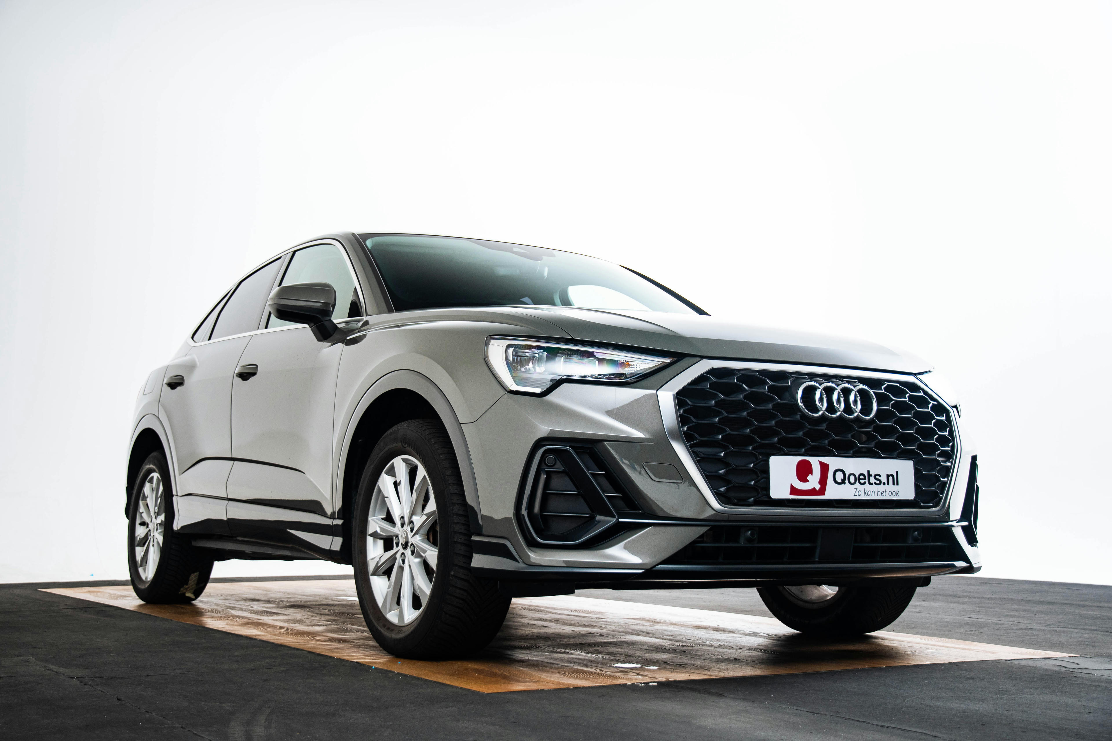 Car image 18