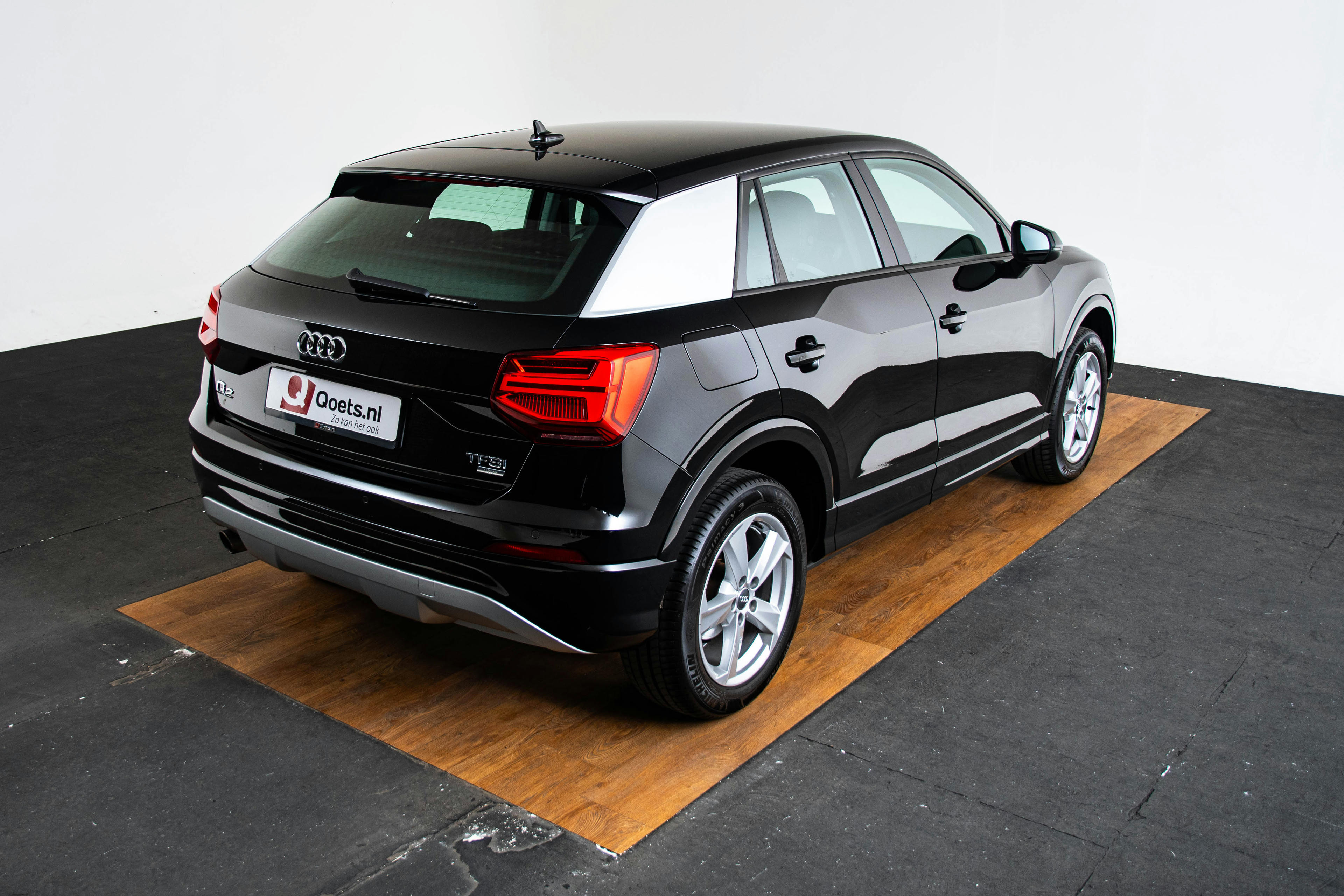 Car image 18
