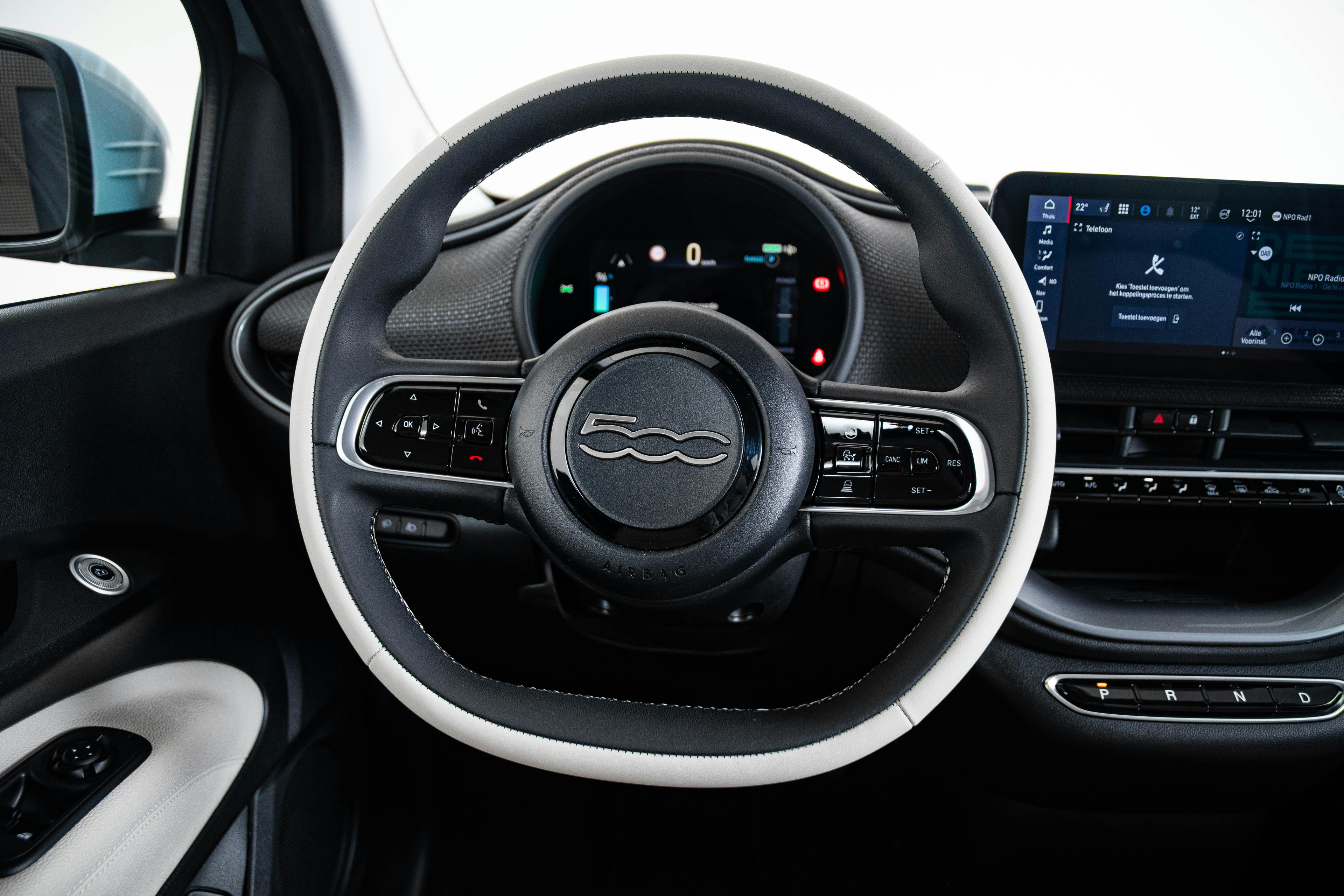 Car image 12