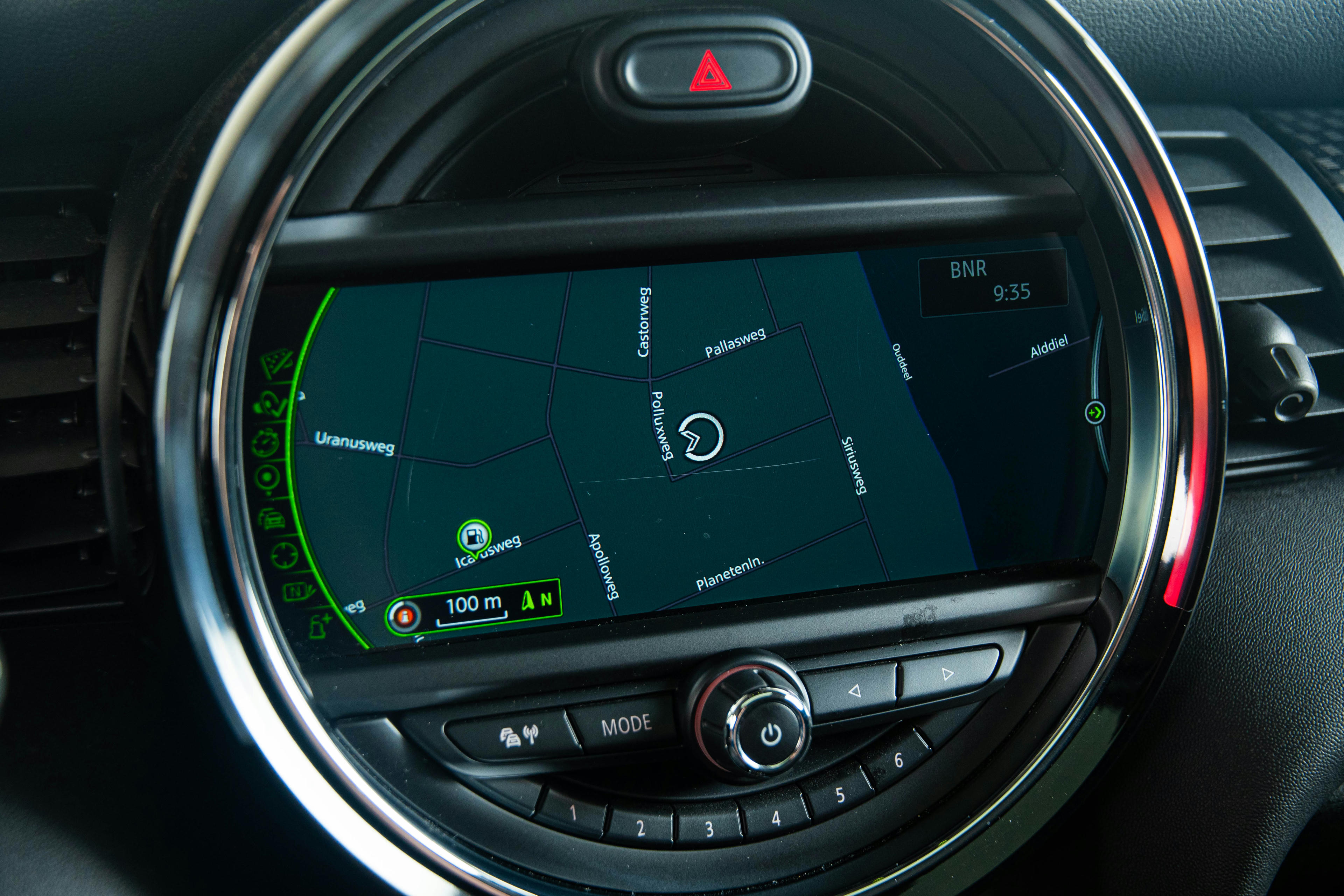Car image 16