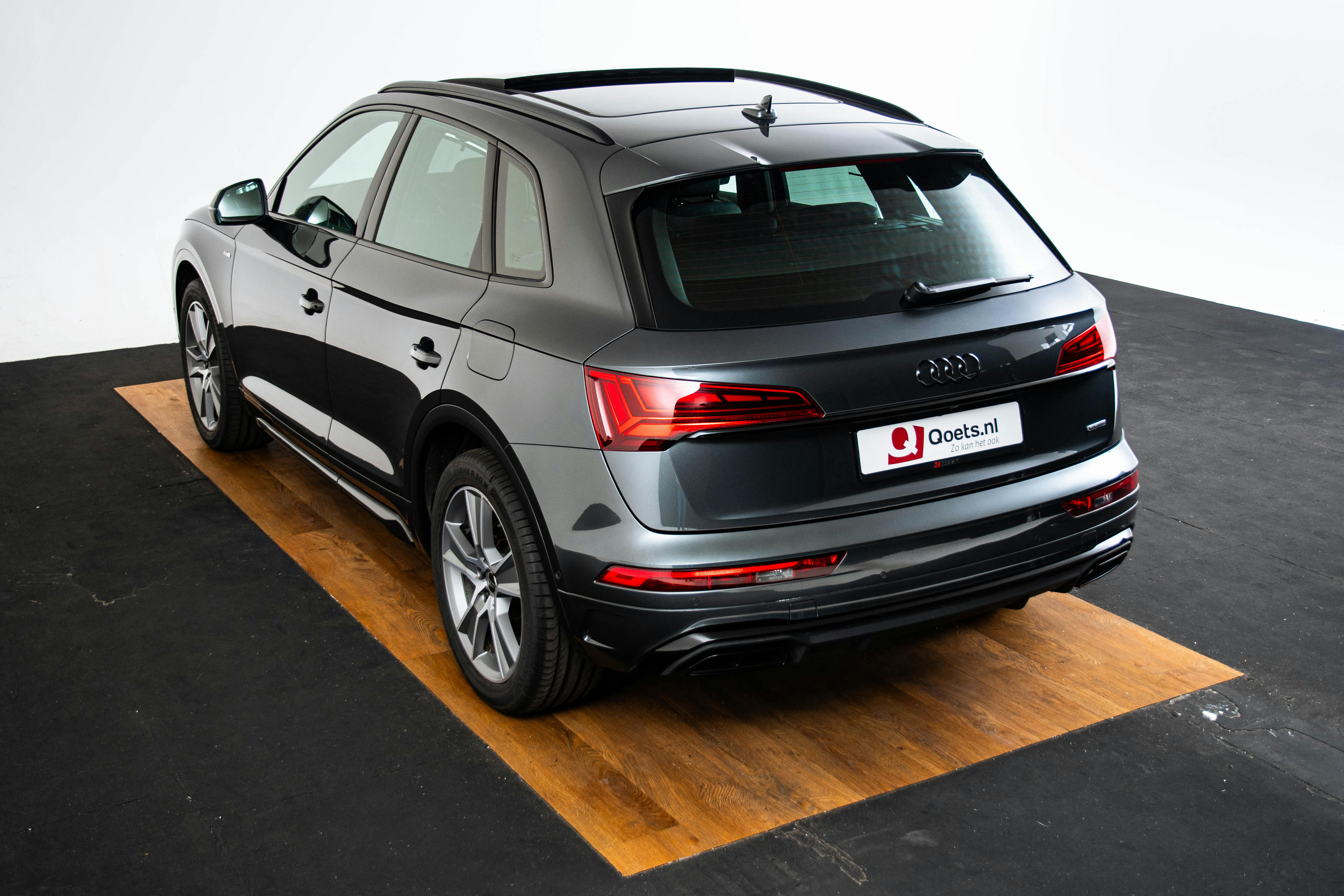 Car image 17