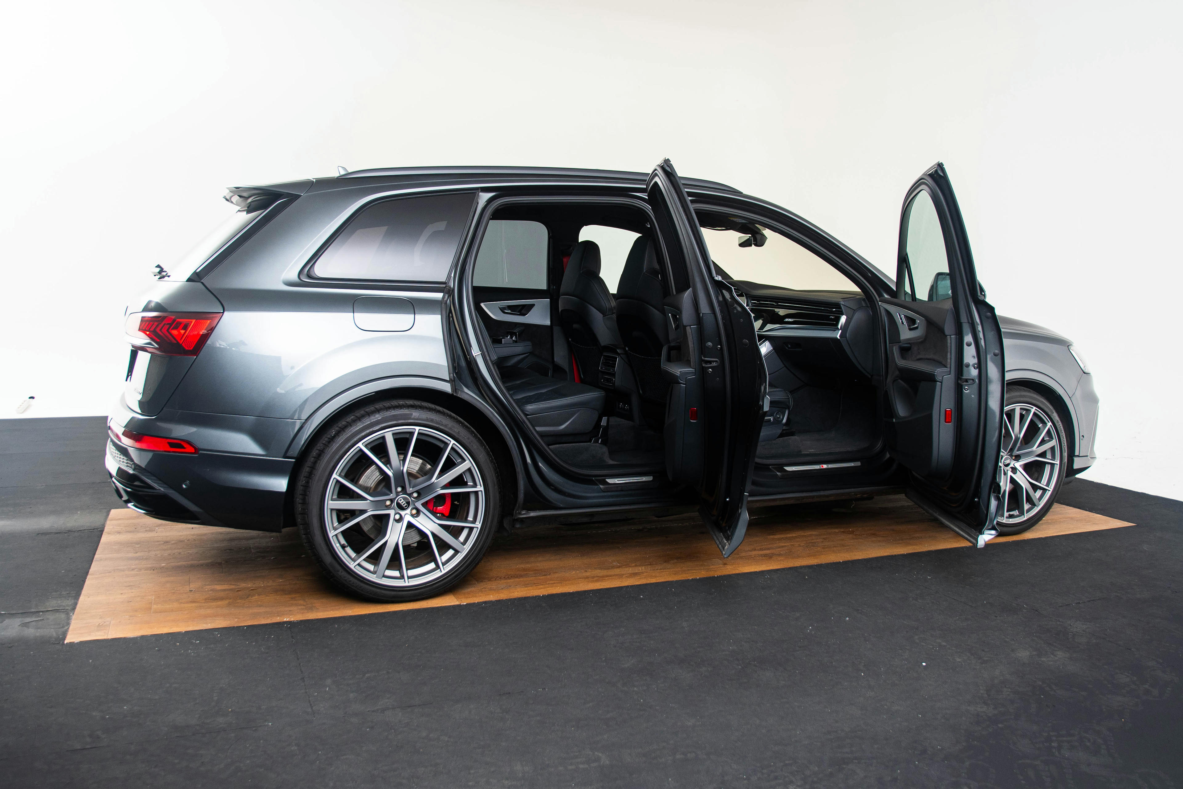Car image 10