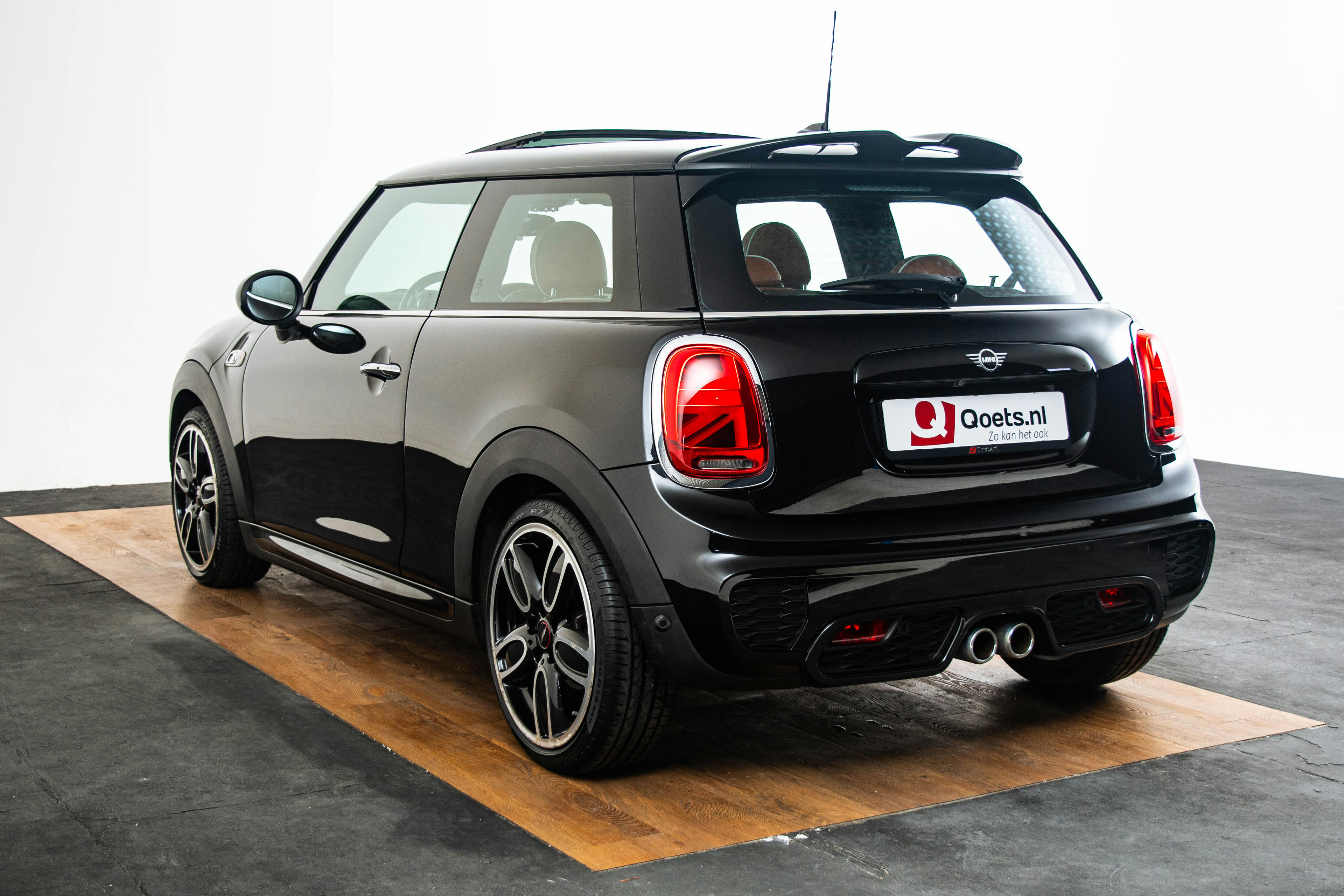 Car image 10