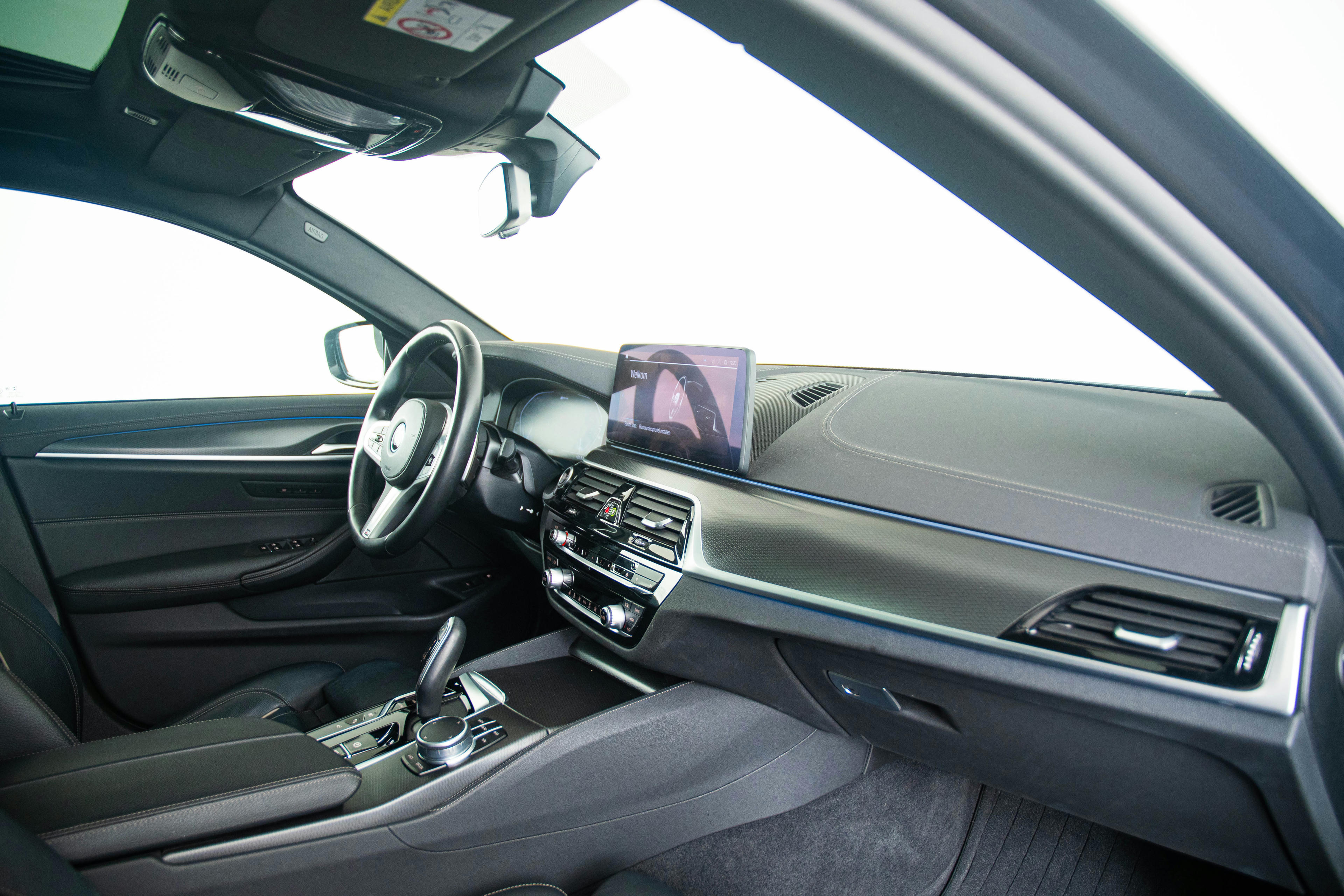 Car image 14