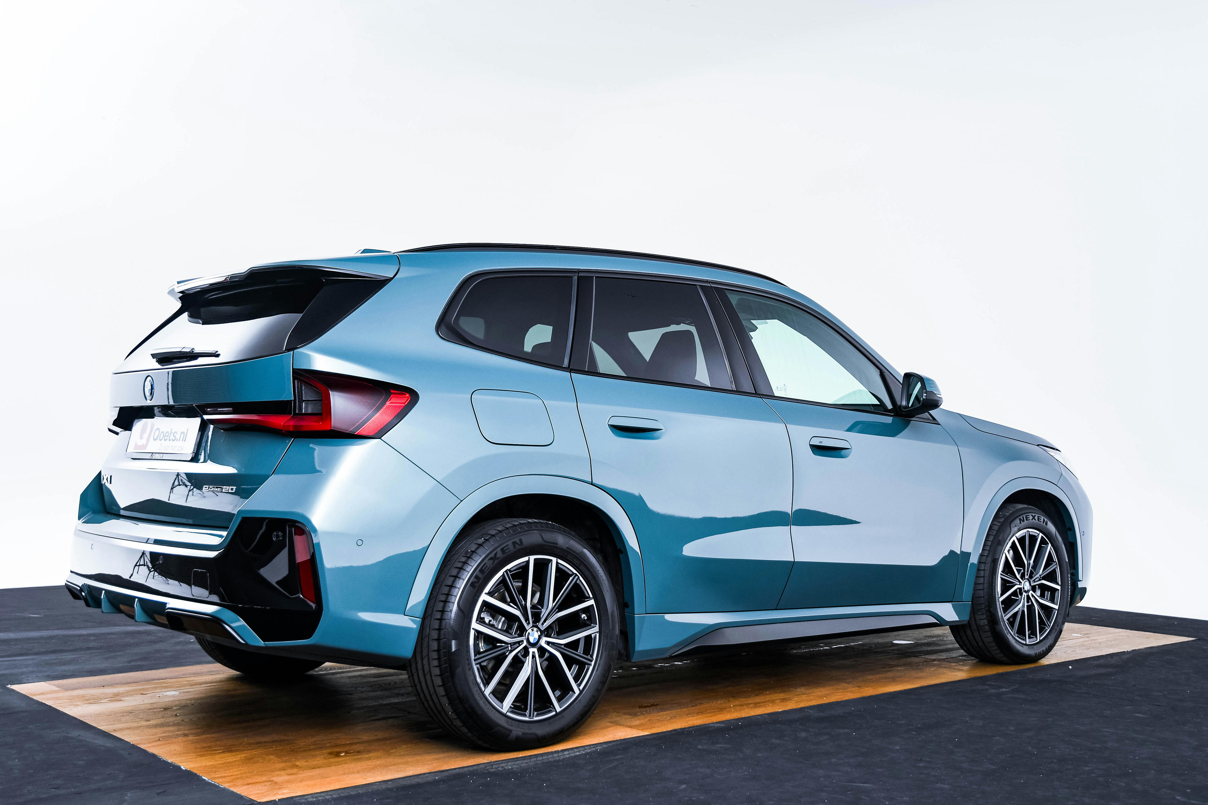 Car image 9
