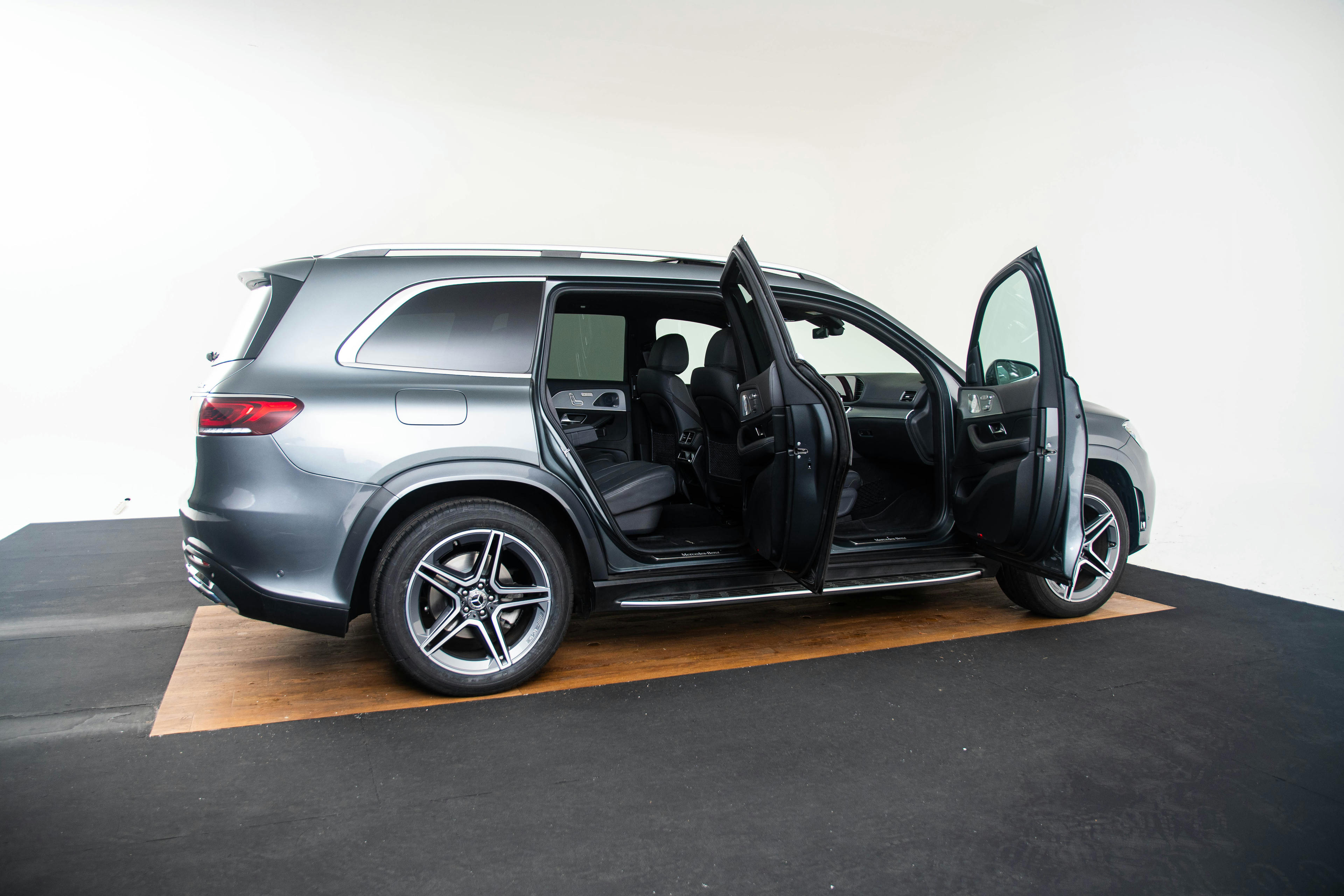 Car image 11