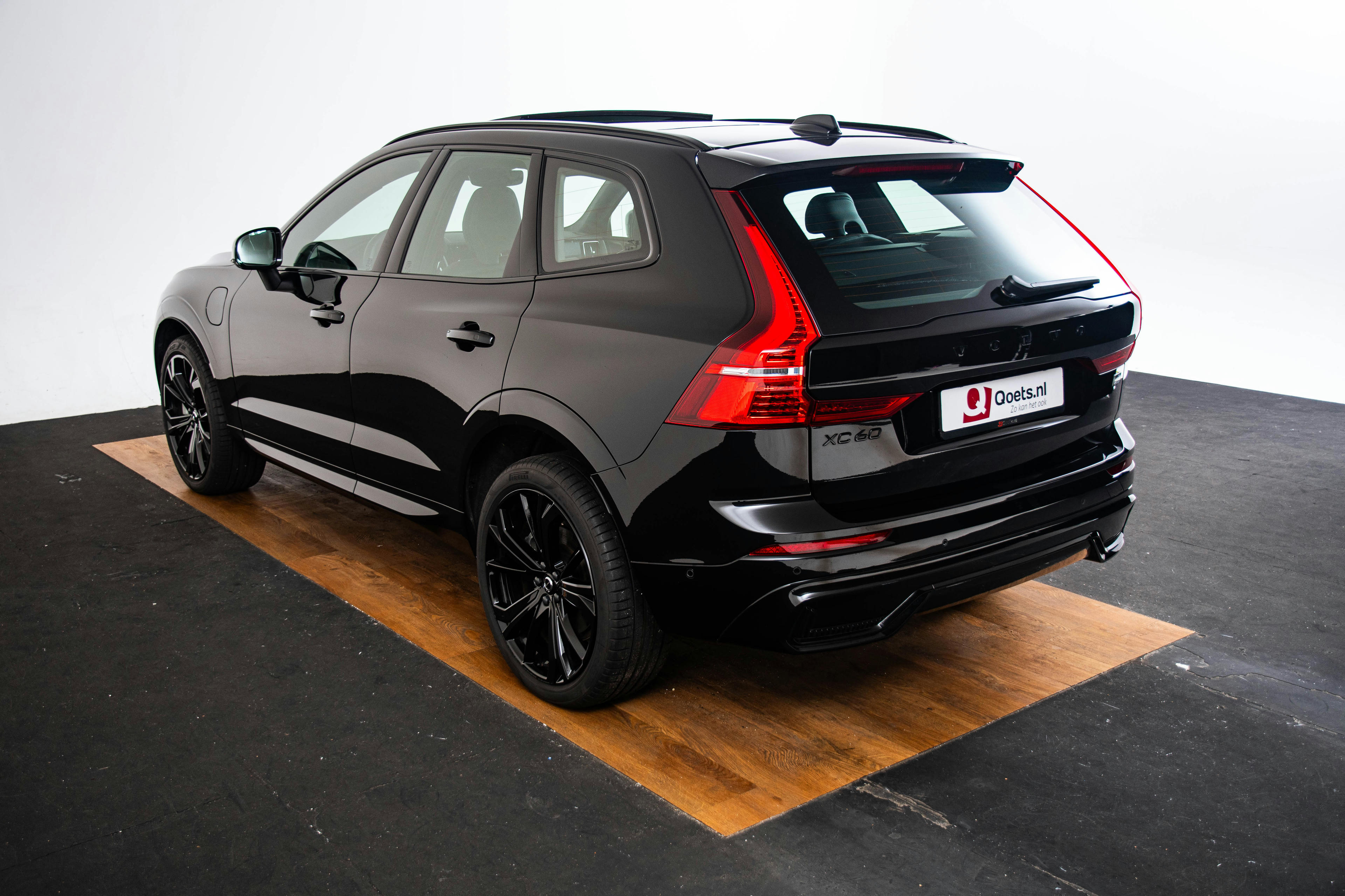 Car image 18