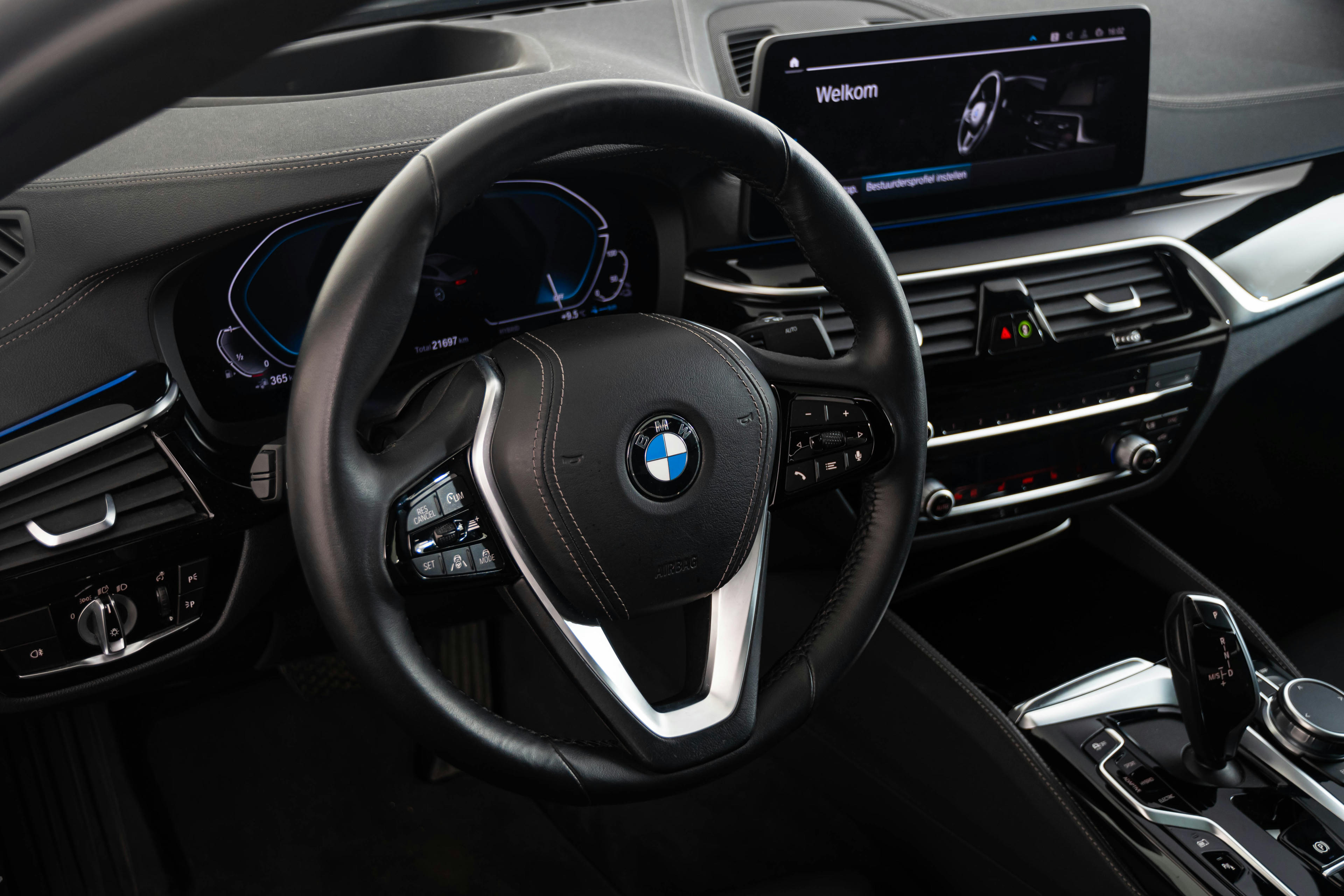 Car image 18