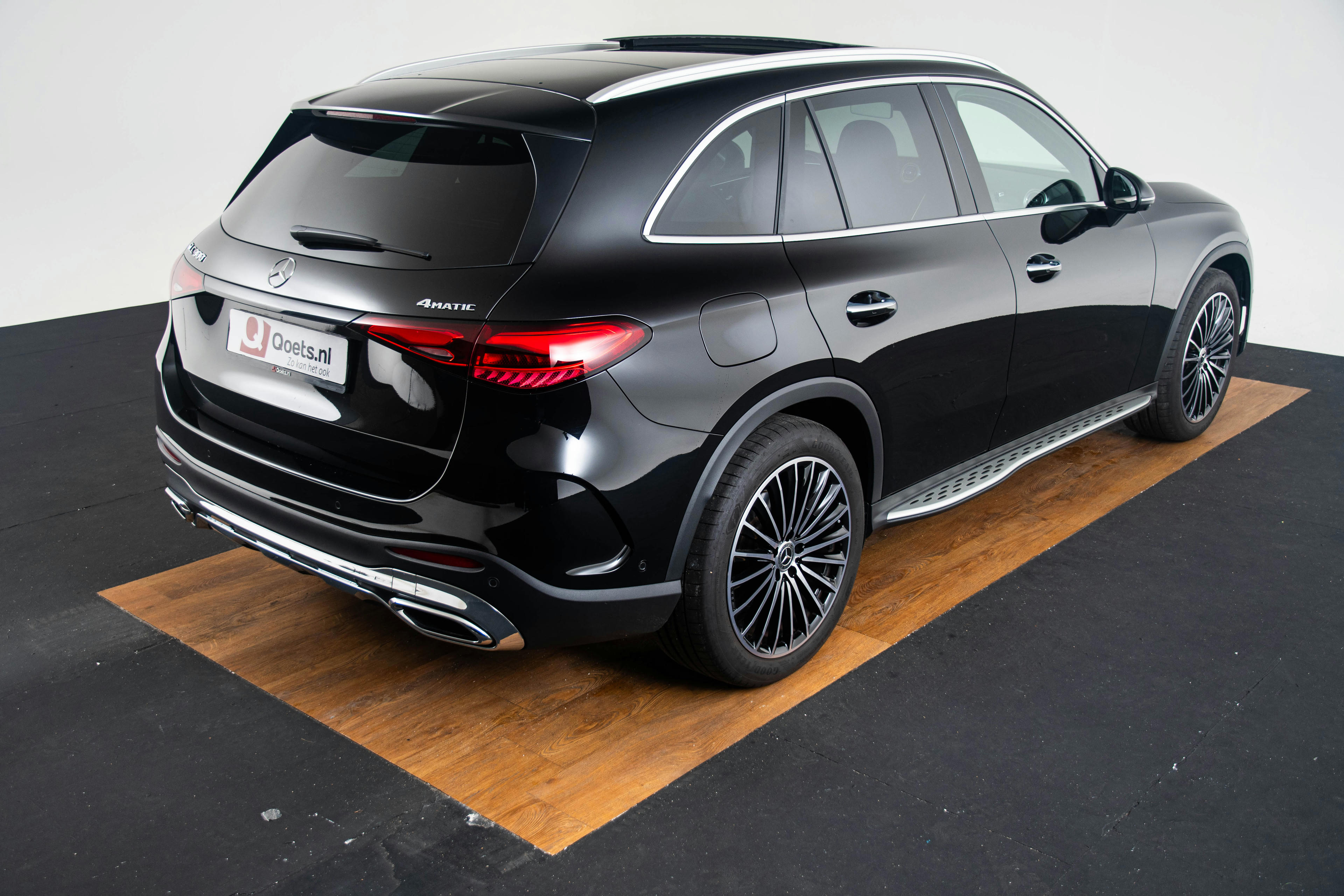 Car image 10