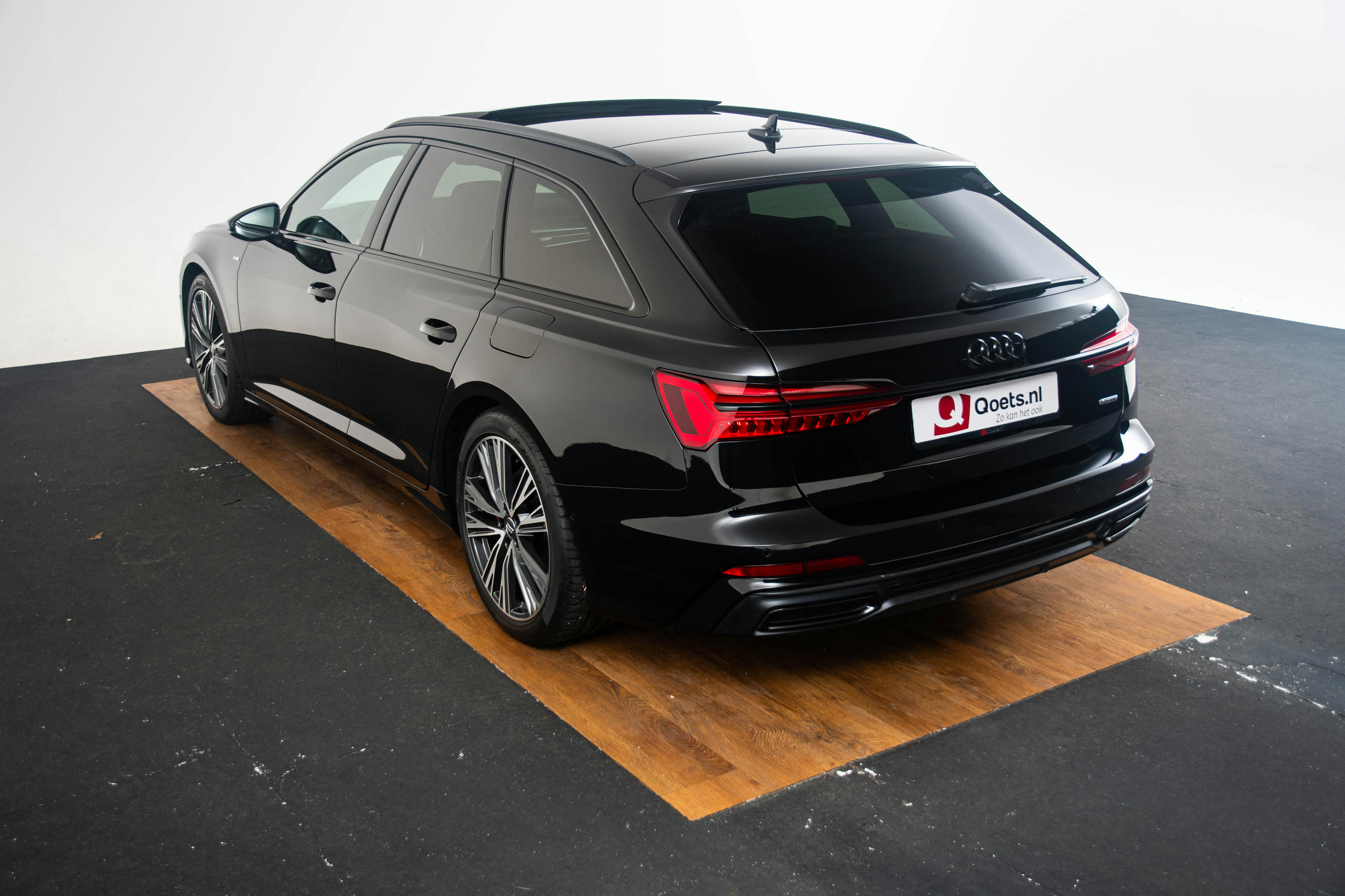 Car image 13