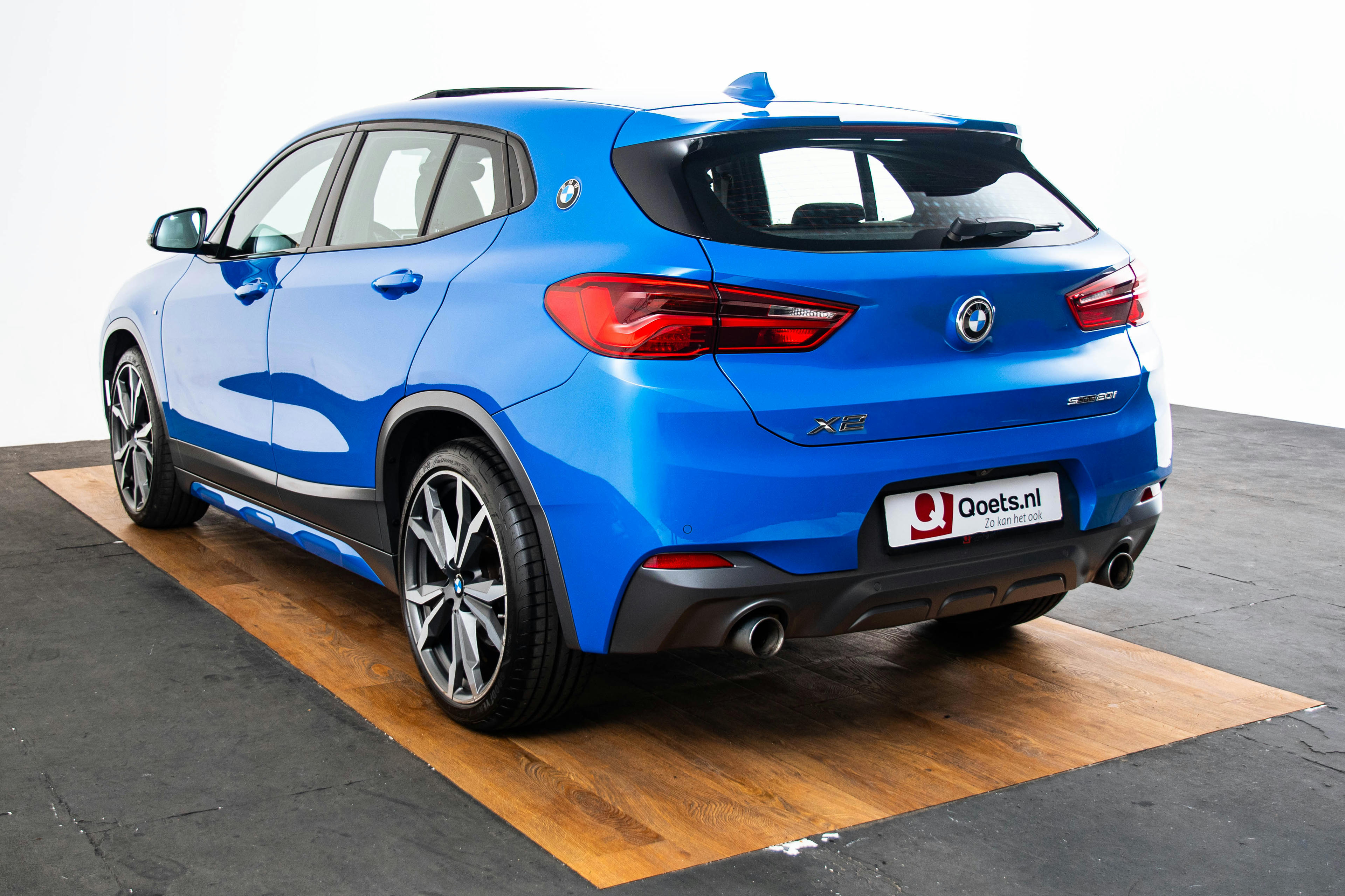 Car image 18